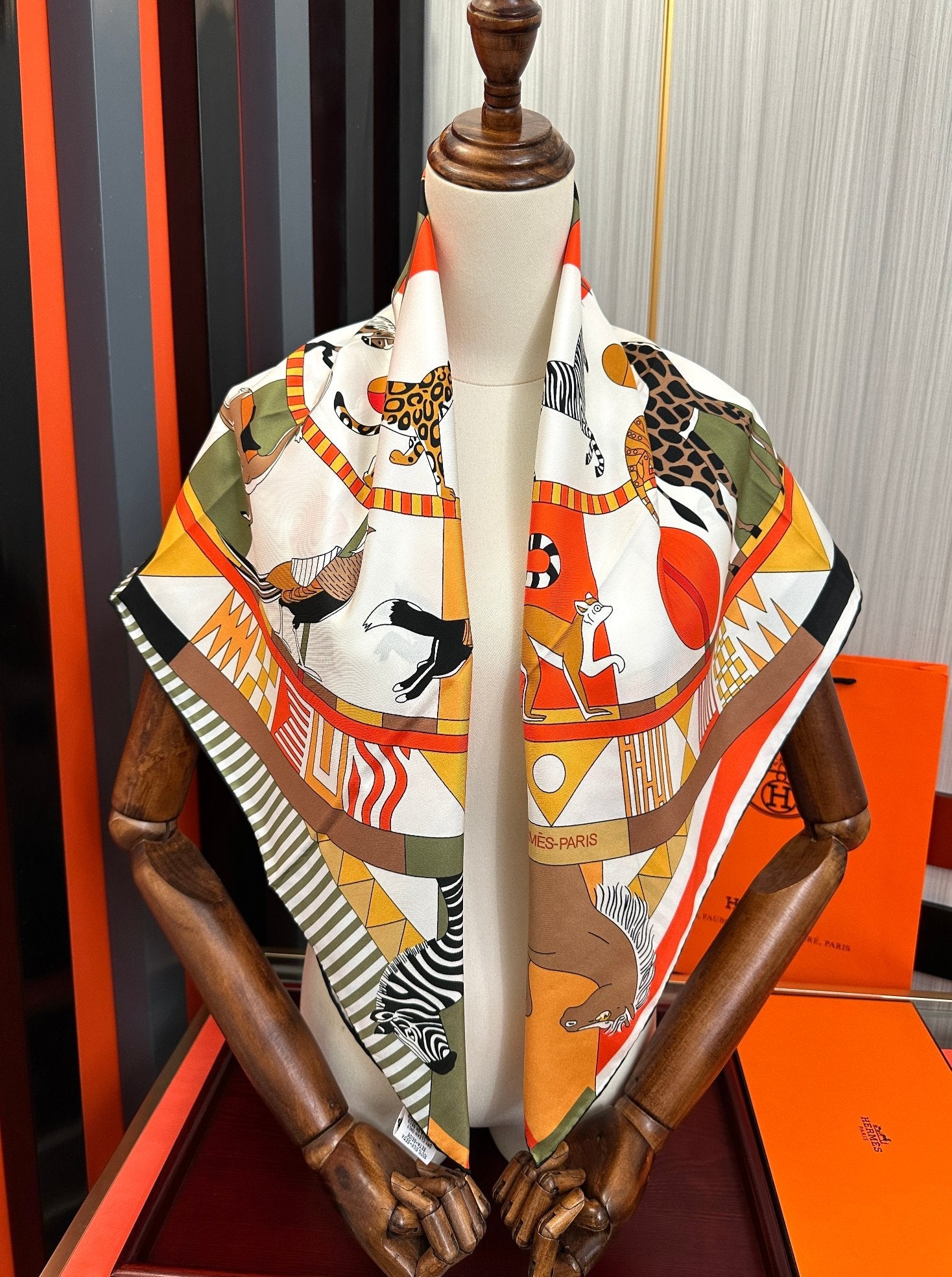 HM Scarf 90x90 Colorful Twill Silk 445033