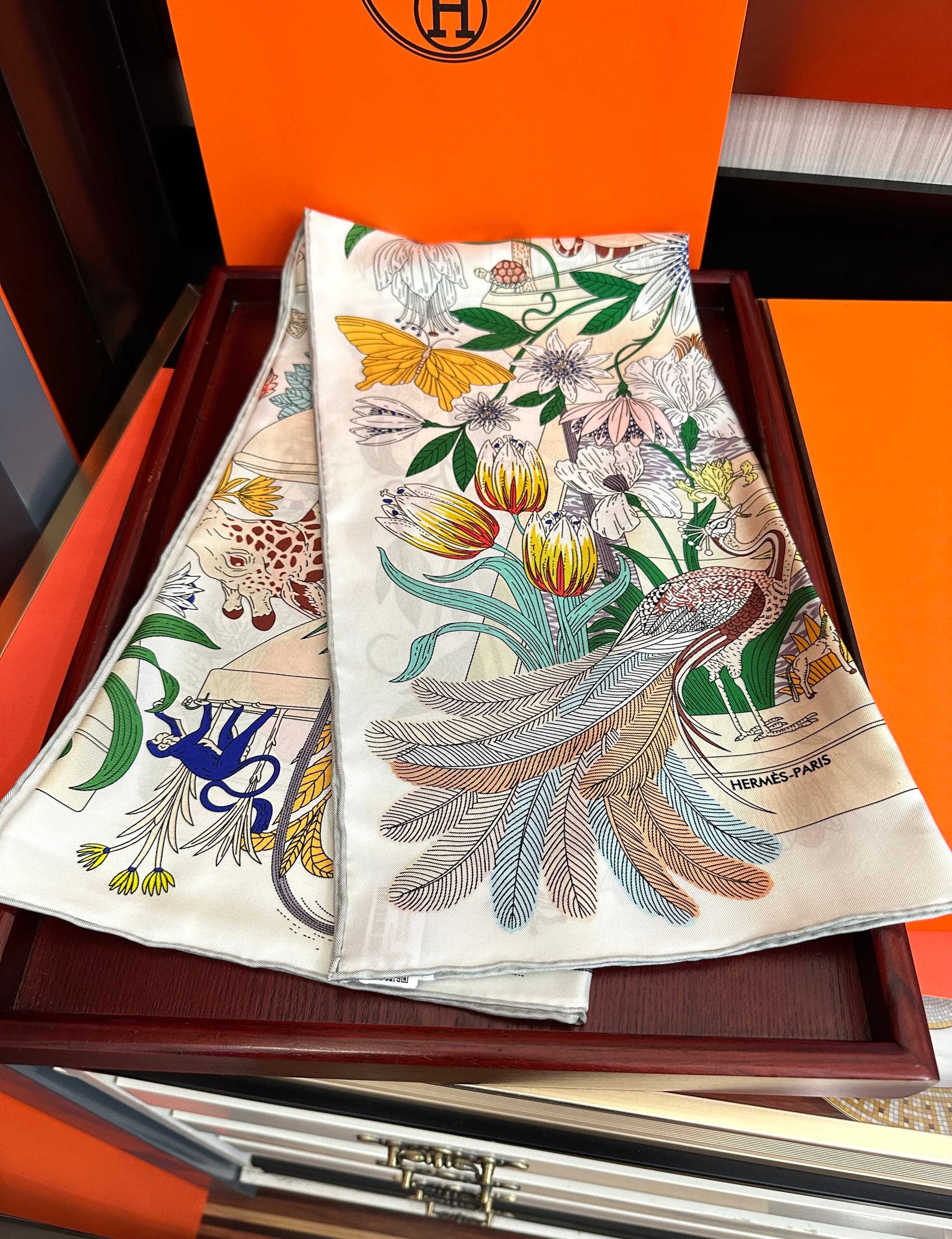 HM Scarf 90x90 Colorful Twill Silk 443151