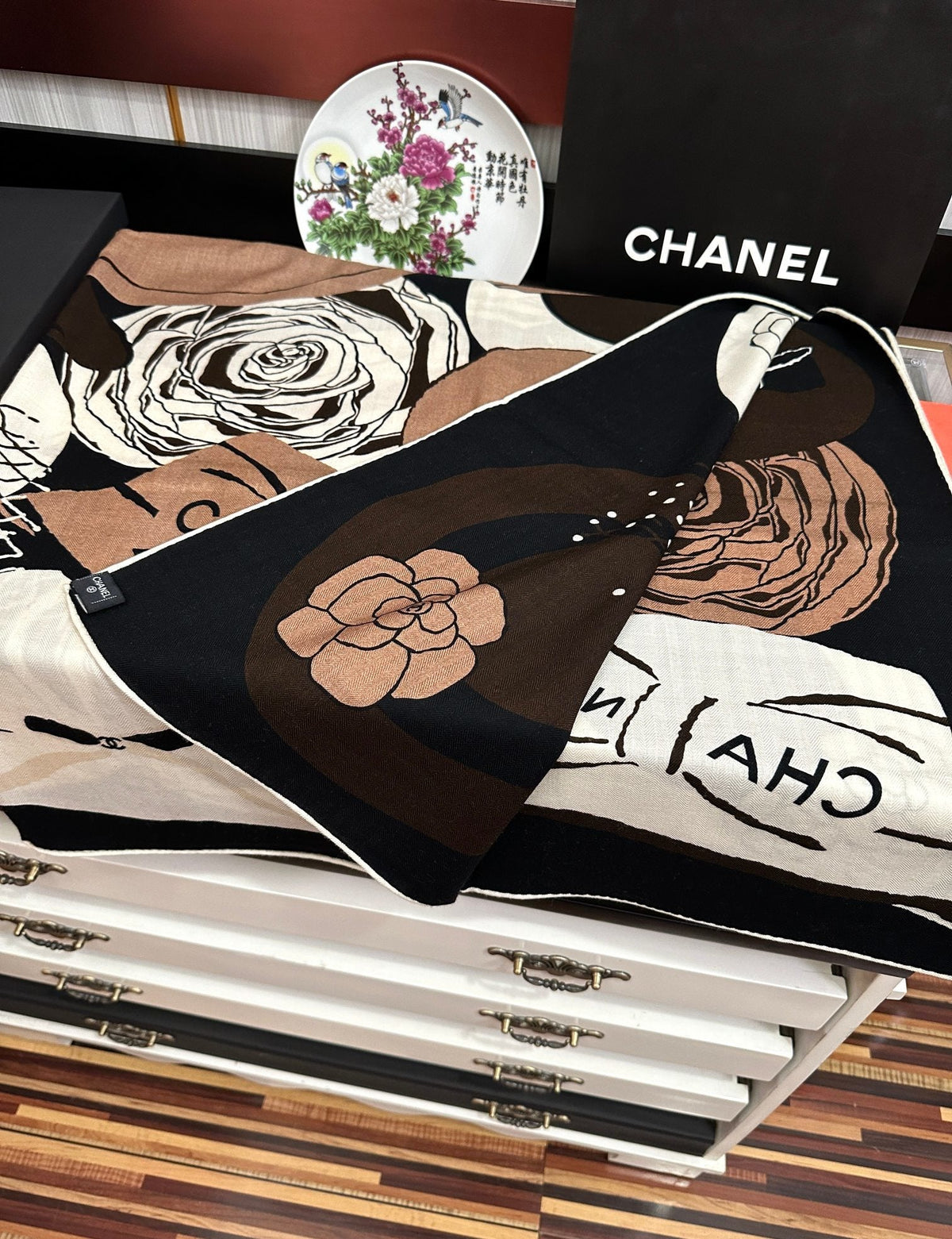 CC 26s Scarf 140 In Cashmere And Silk 475959