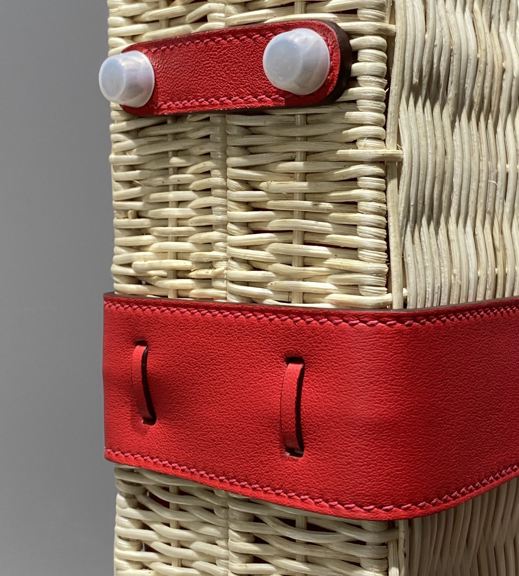 HM KELLY 22 PICNIC RED BAMBOO AND RATTAN