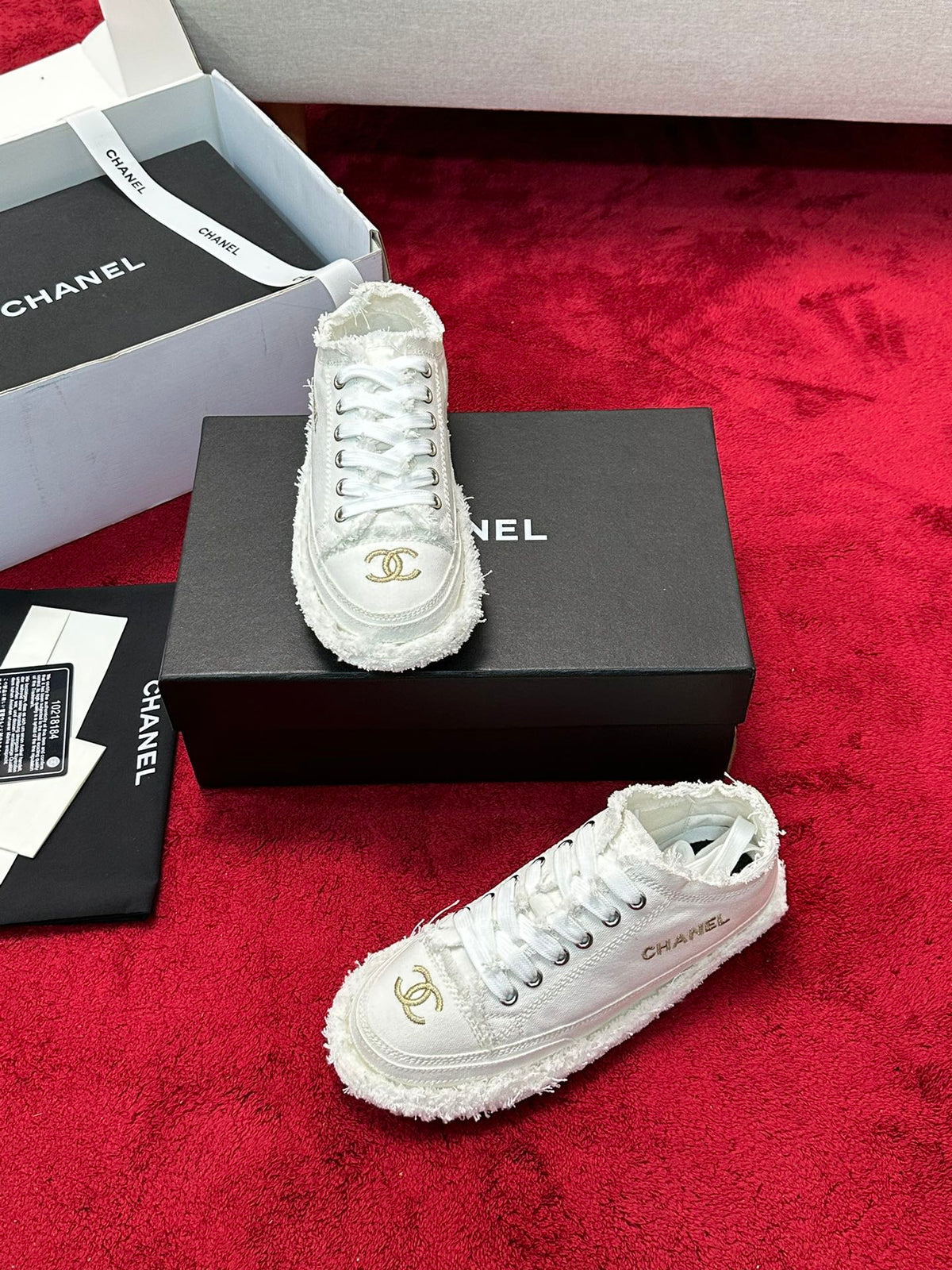 CC 26S Sneaker Flowing Embroidery White Denim Canvas 147788