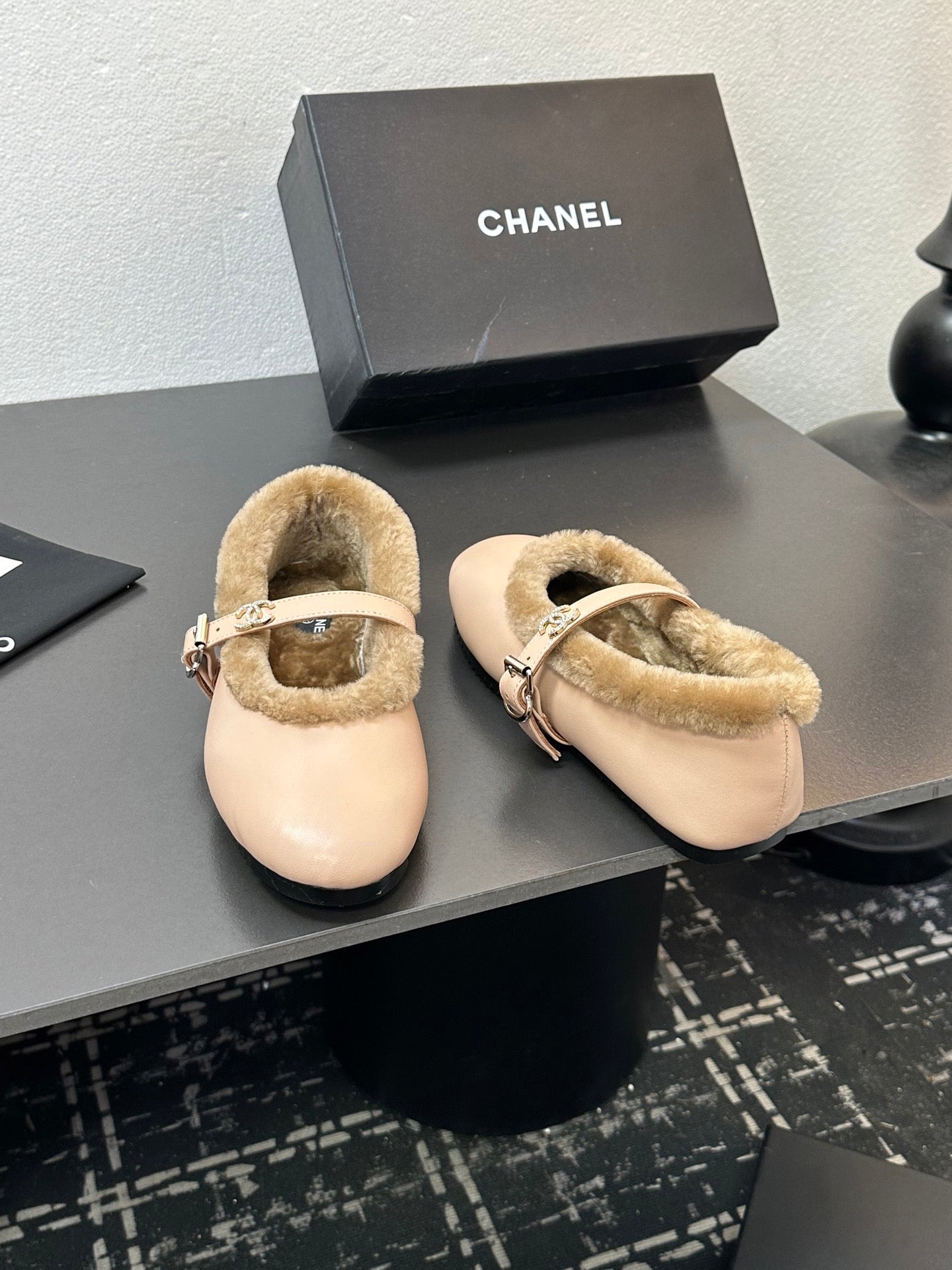 CC 2025 Puffer Ballet Flat With Strap Beige Sheepskin Fur 529344