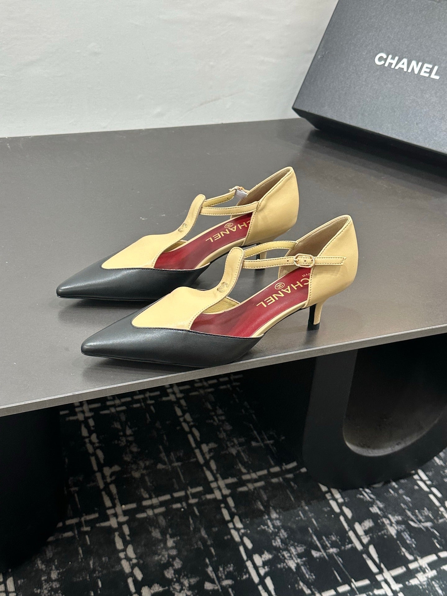 CC Métiers d’art 2026 Mary Janes 5cm Black Beige Lambskin 832542