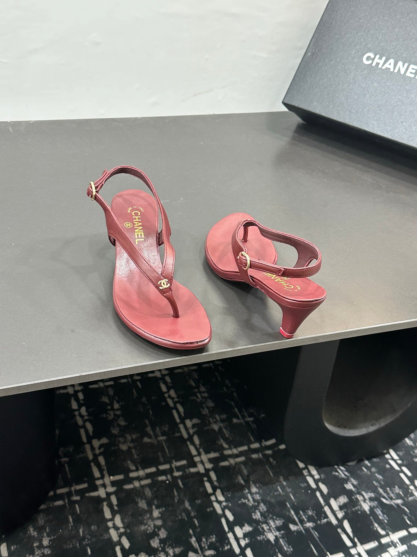 CC 26s Thong Sandals High Heel Burgundy Sheepskin 832546