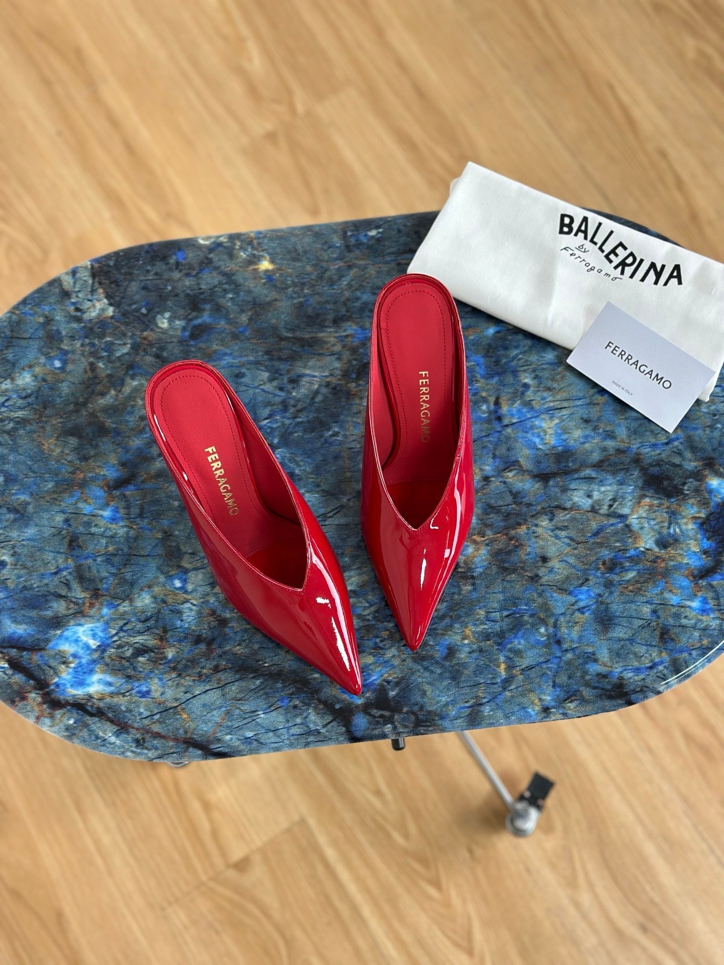 Ferragamo 26s Slippers Red Patent Leather 929100