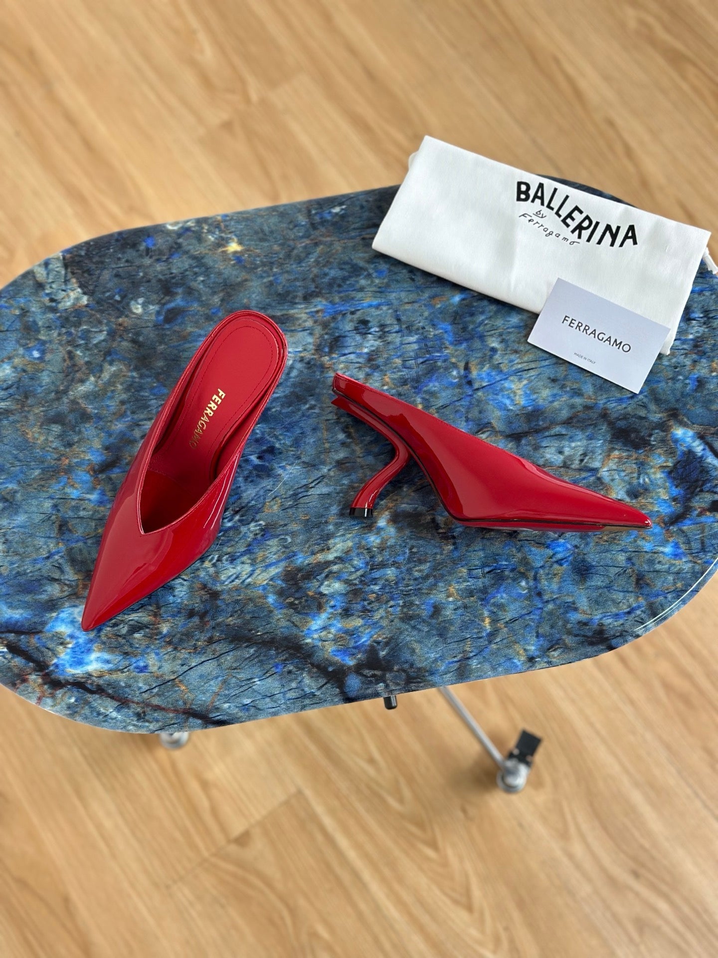 Ferragamo 26s Slippers Red Patent Leather 929100