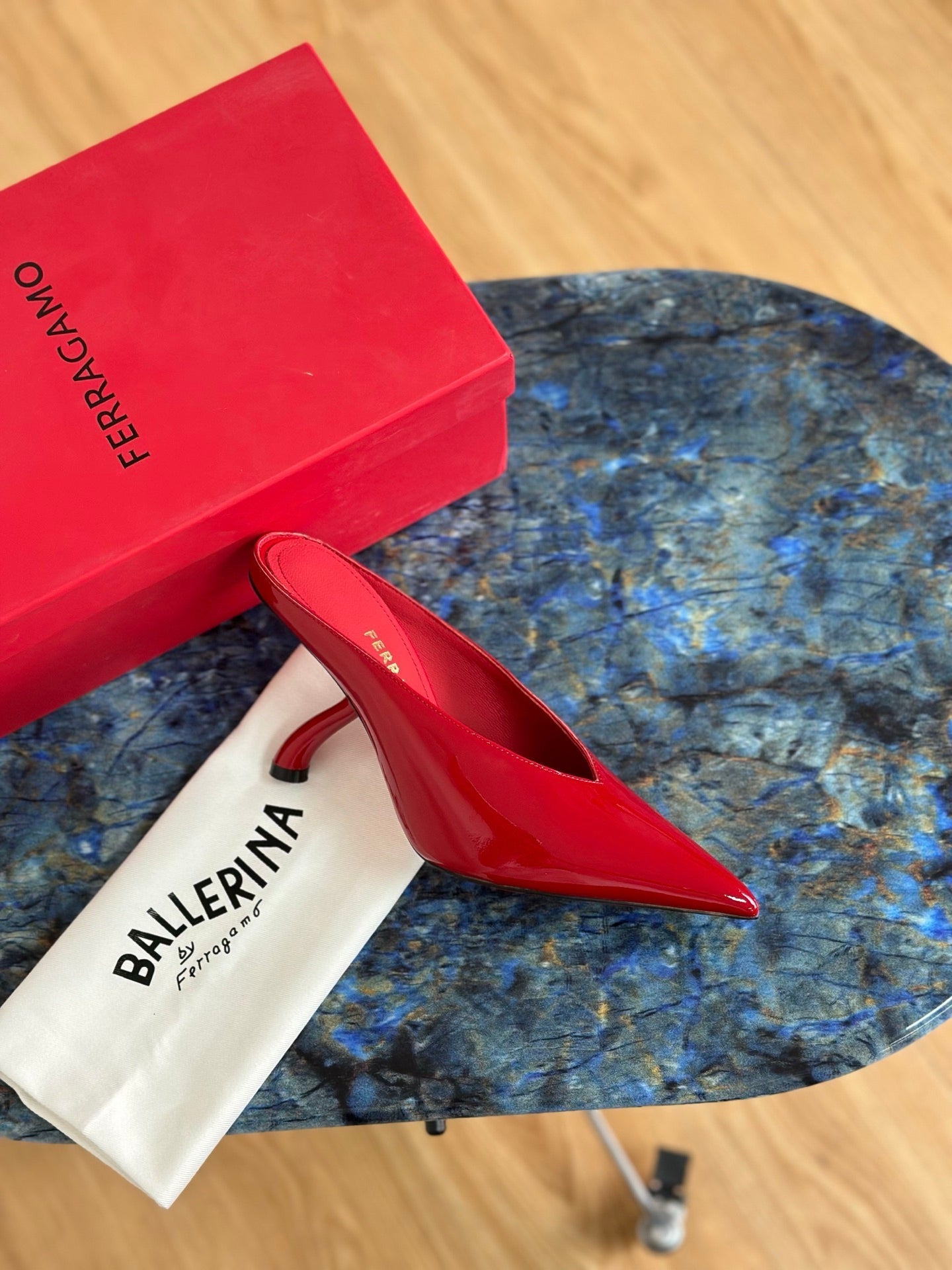 Ferragamo 26s Slippers Red Patent Leather 929100