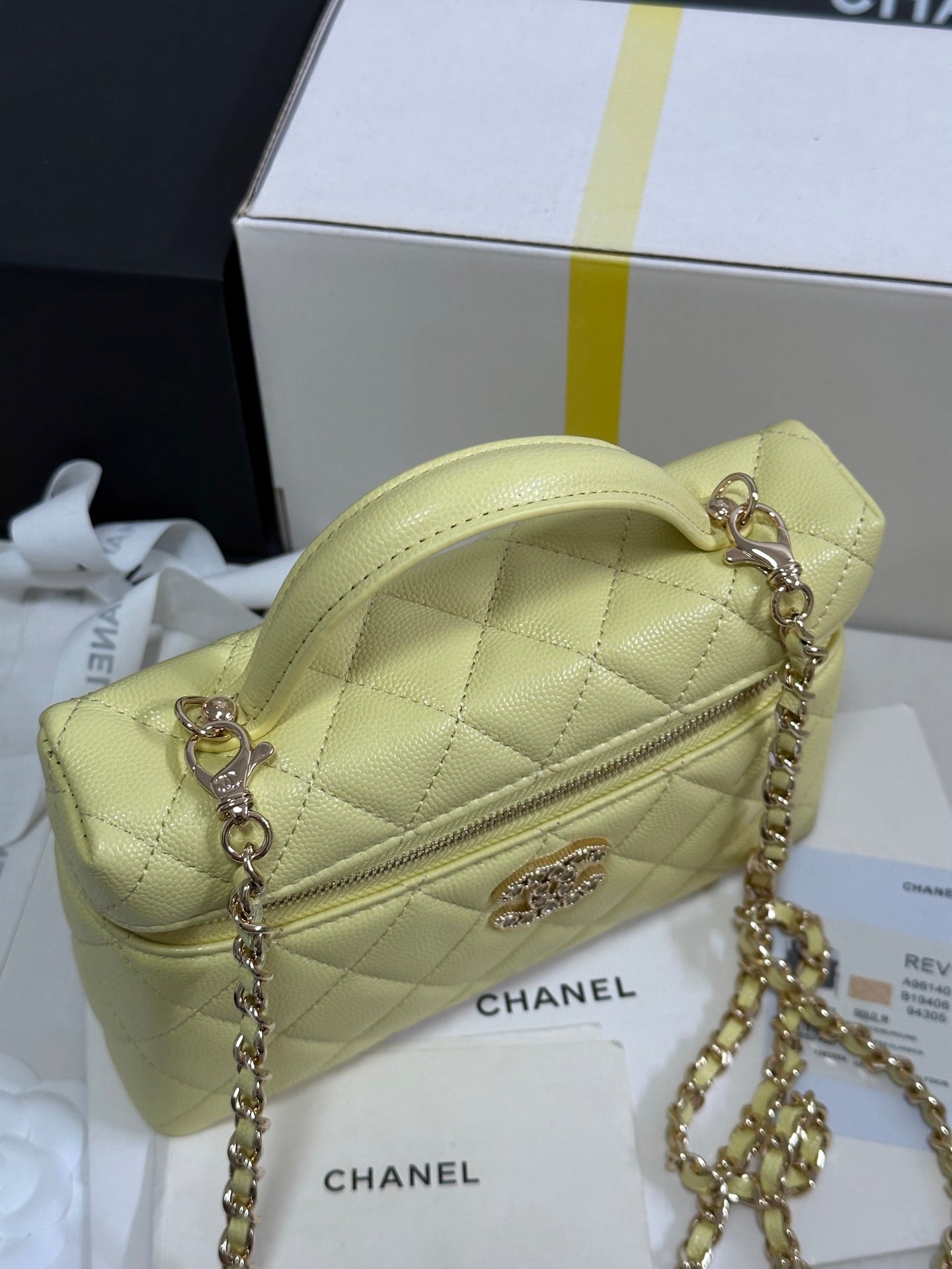 CC 25P Vanity Case 19.5cm Yellow Pastel Calfskin Heart Rhinestone 243607