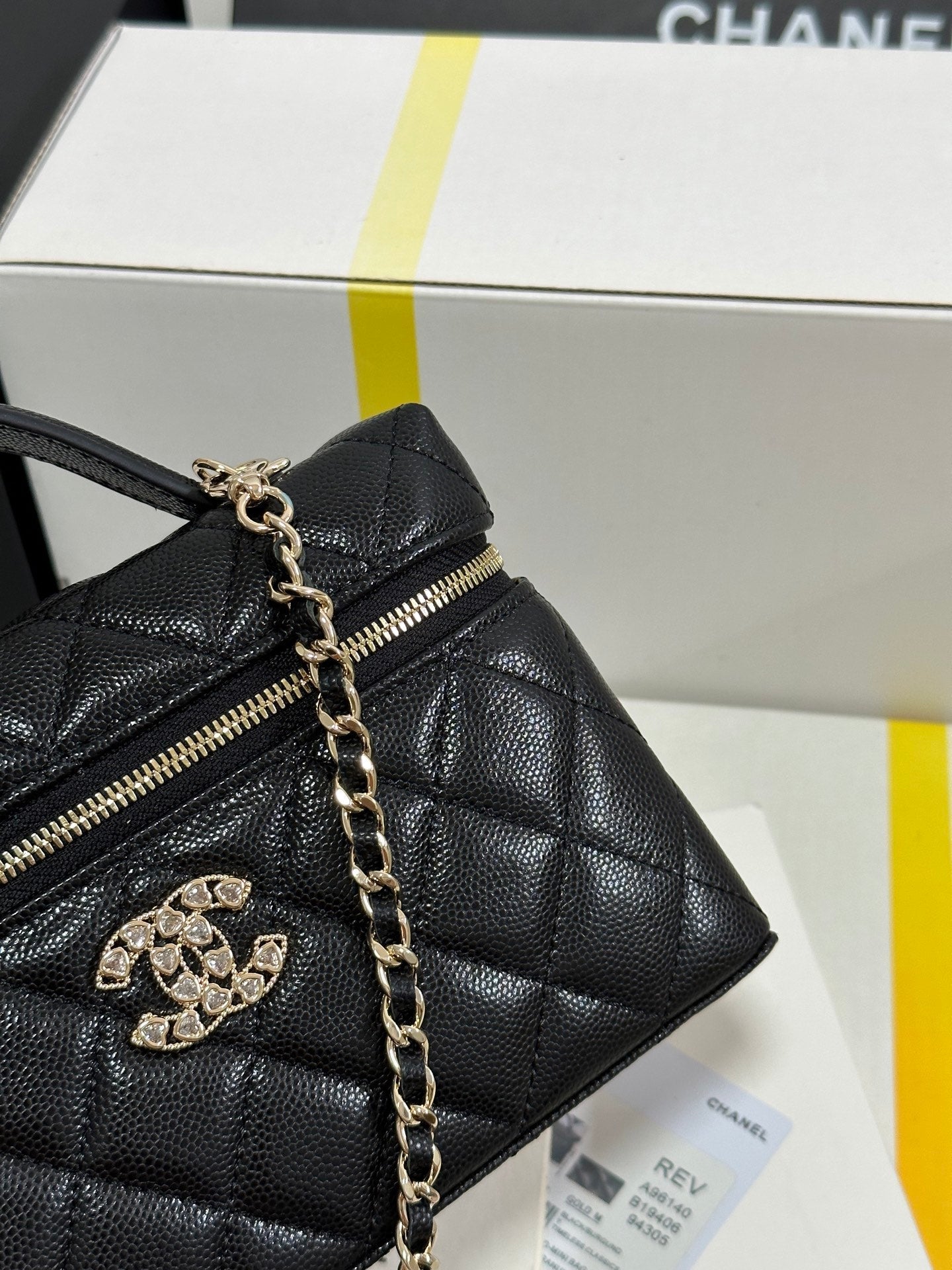 CC 25P Vanity Case 19.5cm Black Calfskin Heart Rhinestone 243613