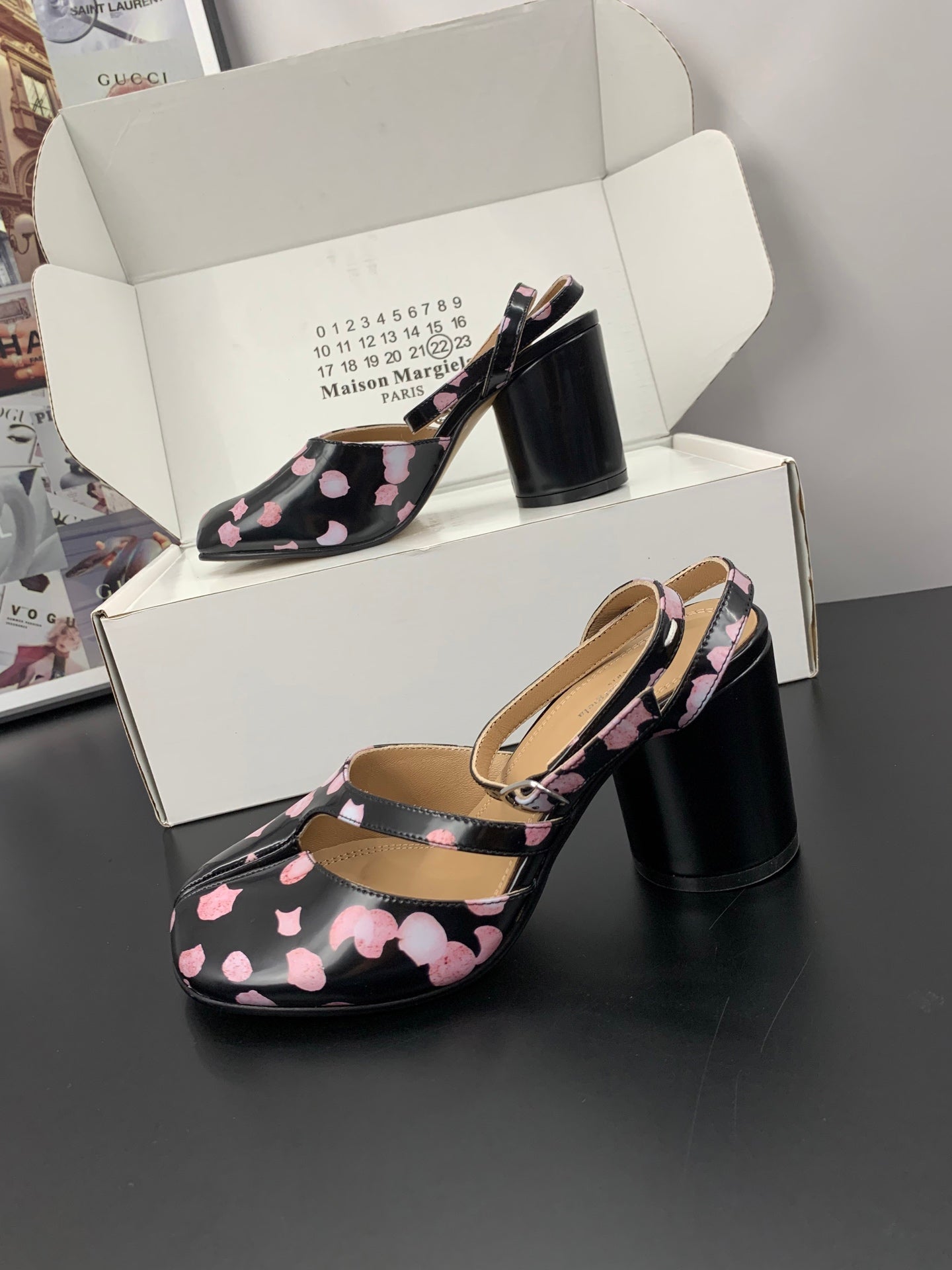 MM6 Tabi Slingback 6cm Black Pink Cowhide 895243