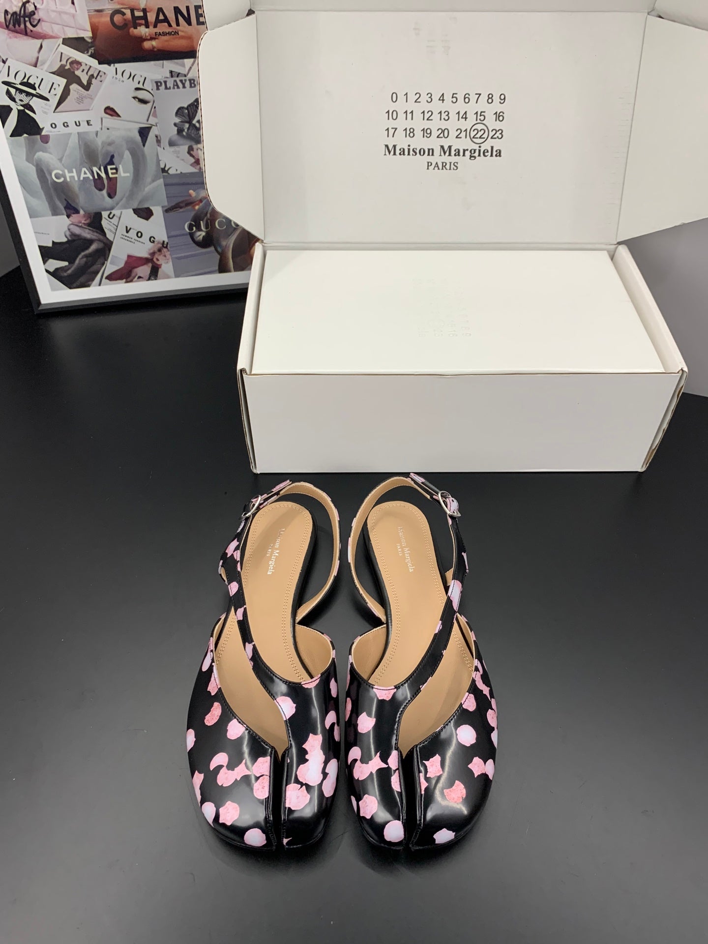 MM6 Tabi Slingback Flats Black Pink Cowhide 895244
