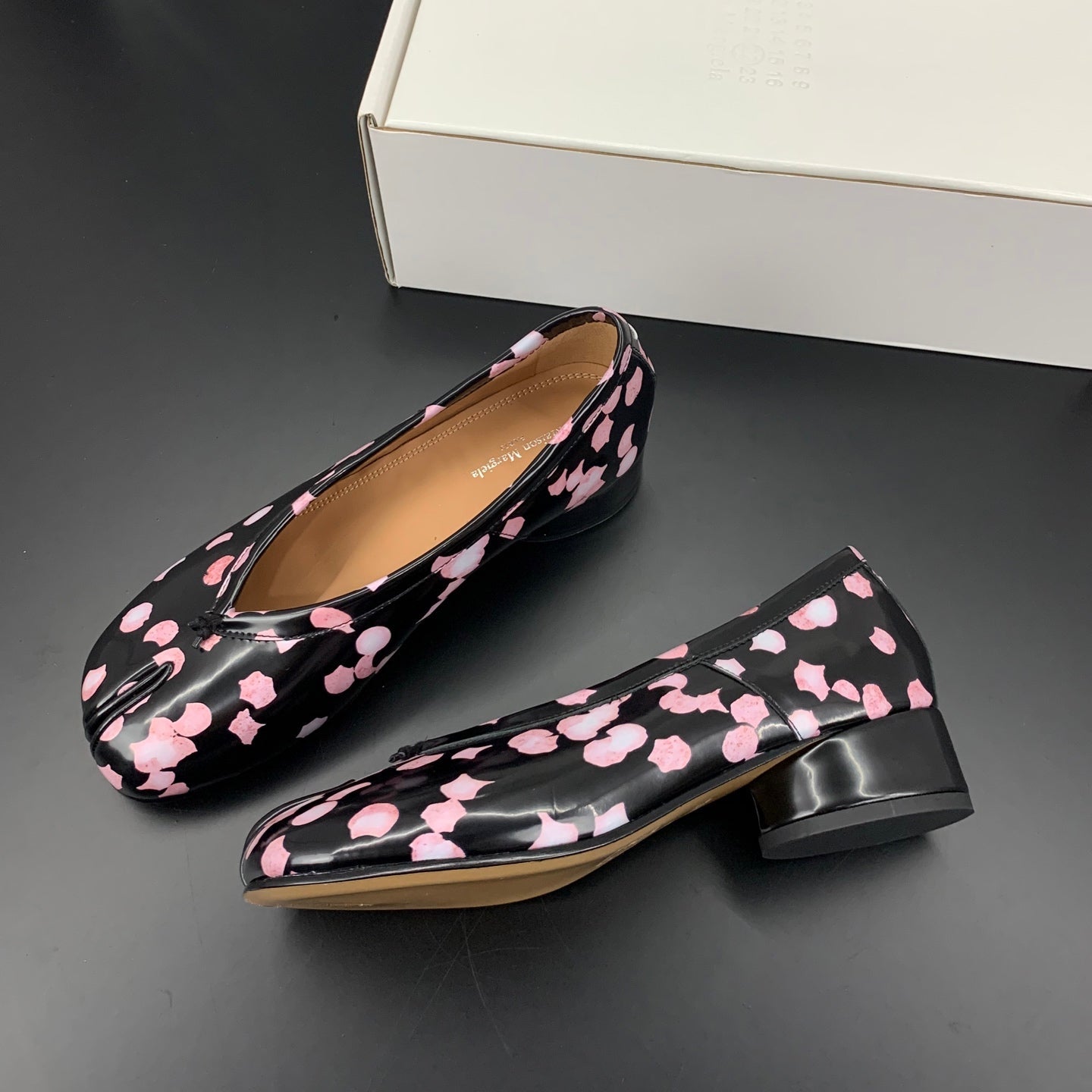 MM6 Tabi Ballet Flats 2cm Black Pink Cowhide 895245