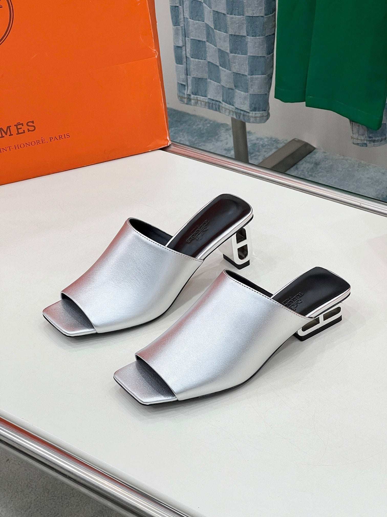 HM Idole Sandal In Sliver Calfskin