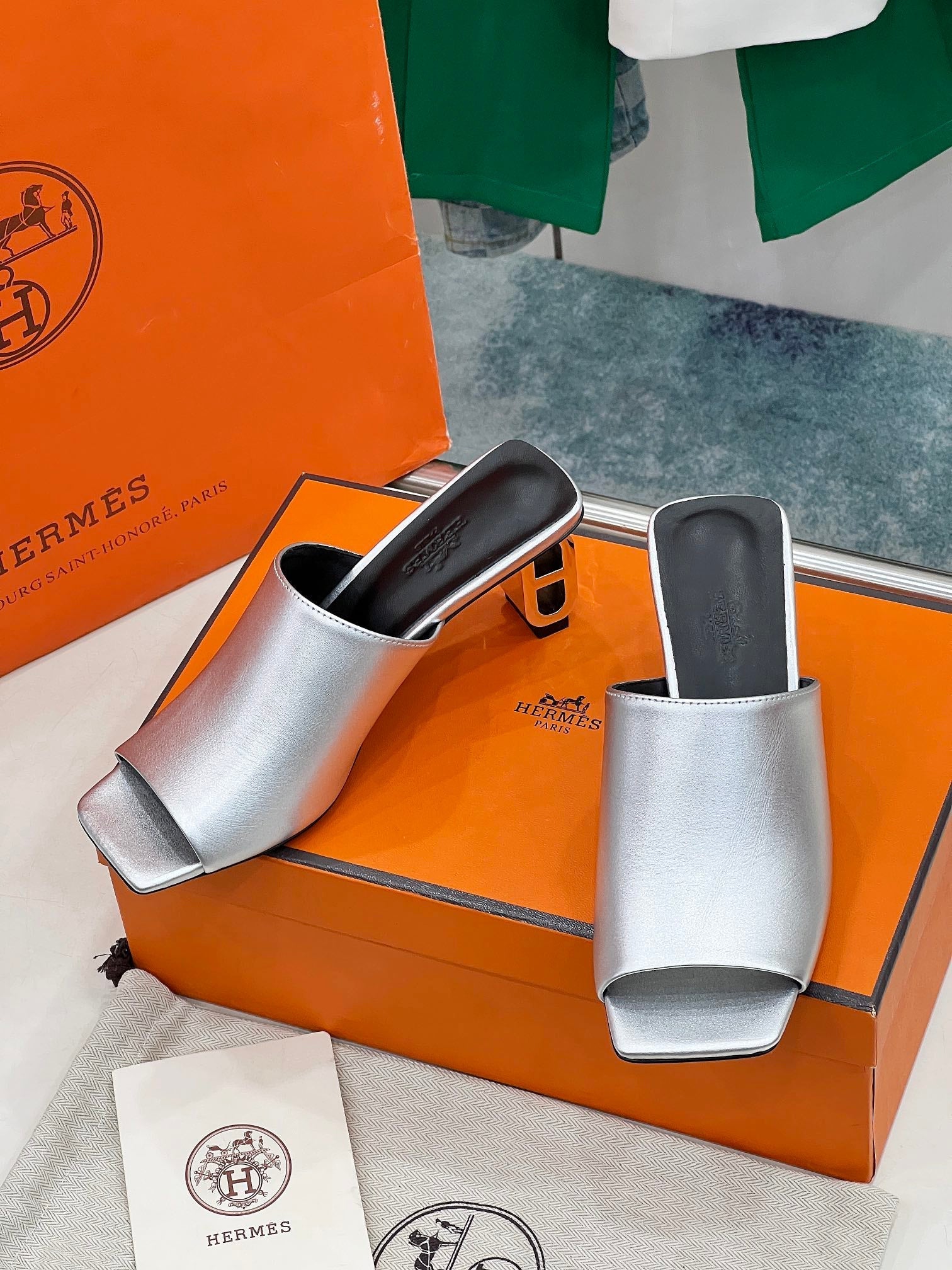 HM Iconique 60 Sandal In Silver Calfskin