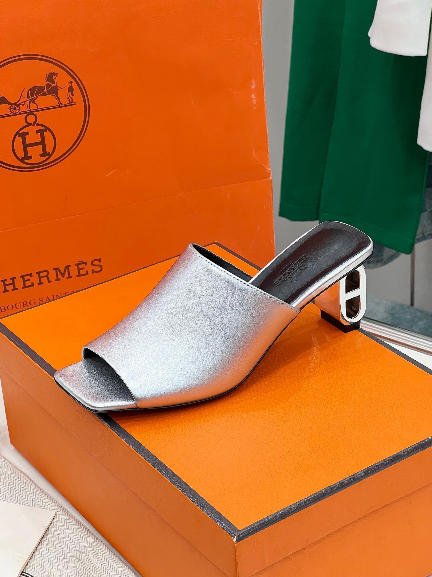 HM Iconique 60 Sandal In Silver Calfskin