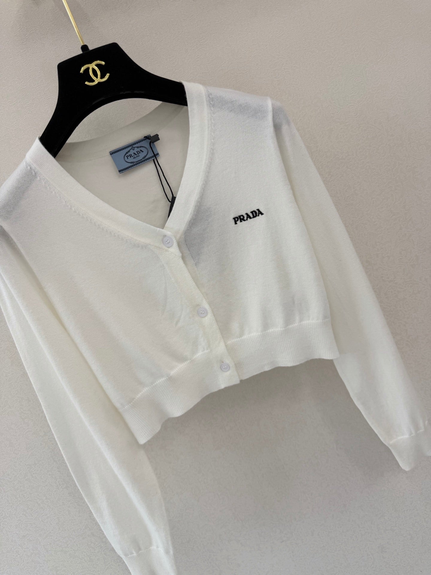 Prada 26s V-neck Long-Sleeved Cardigan White Wool 424781