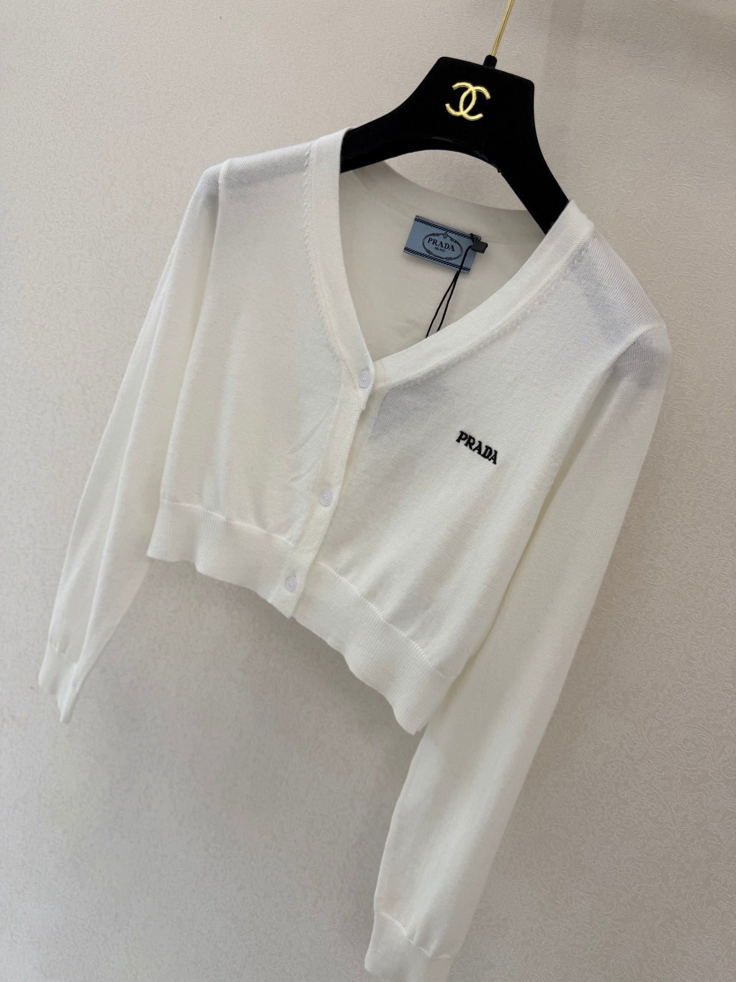 Prada 26s V-neck Long-Sleeved Cardigan White Wool 424781