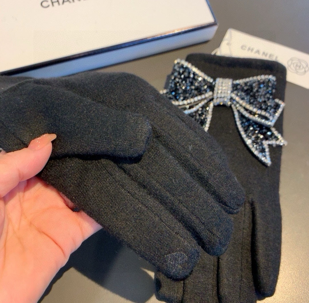 GLOVES IN BLACK WOOL WITH RHINSTONES 429247