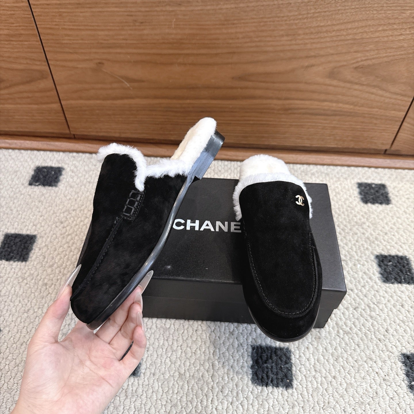 CC 26s Mule Mir Half-Slippers Black White Shearing Suede 983861