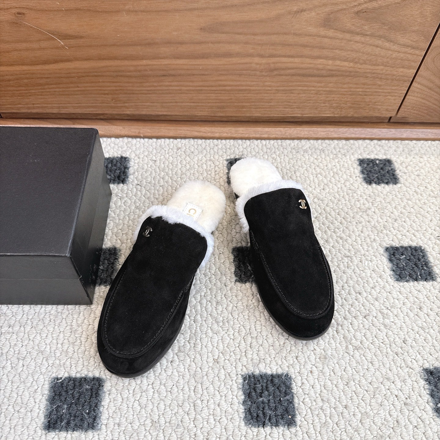 CC 26s Mule Mir Half-Slippers Black White Shearing Suede 983861