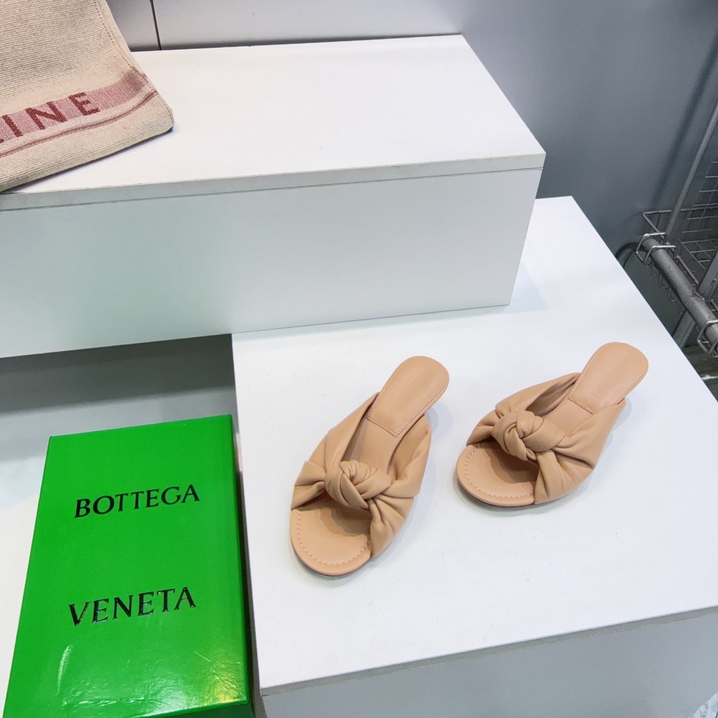 BV Cherry Mules 5.5cm Beige Sheepskin 842927