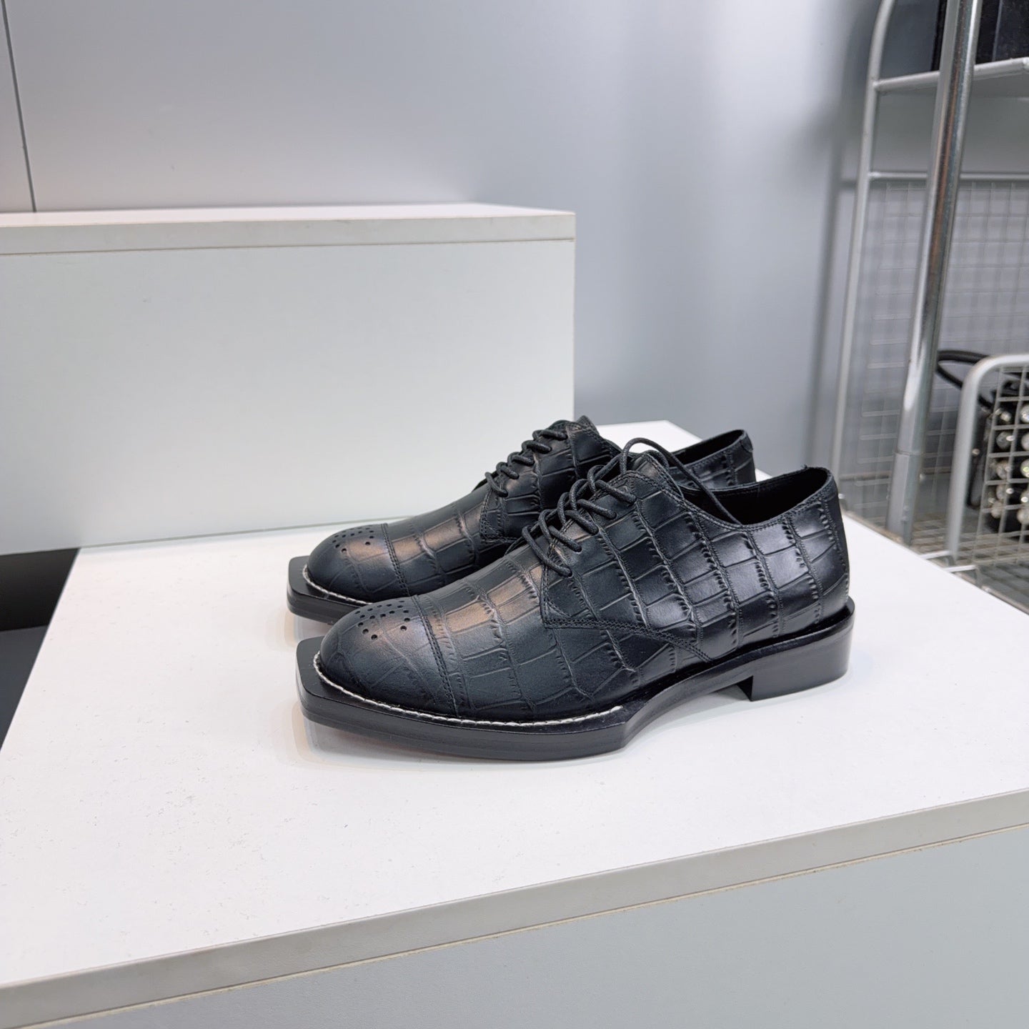 CC Lace-Up Shoes Black Crocodile Embossed Calfskin 842728