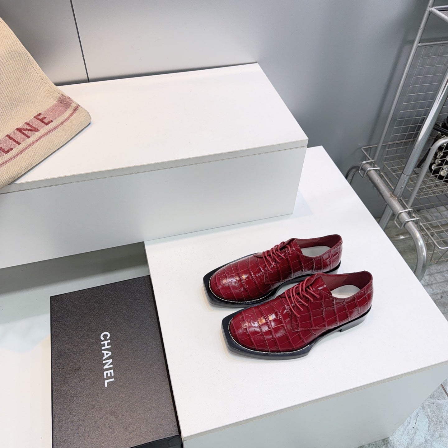 CC Lace-Up Shoes Burgundy Crocodile Embossed Patent Calfskin 842730