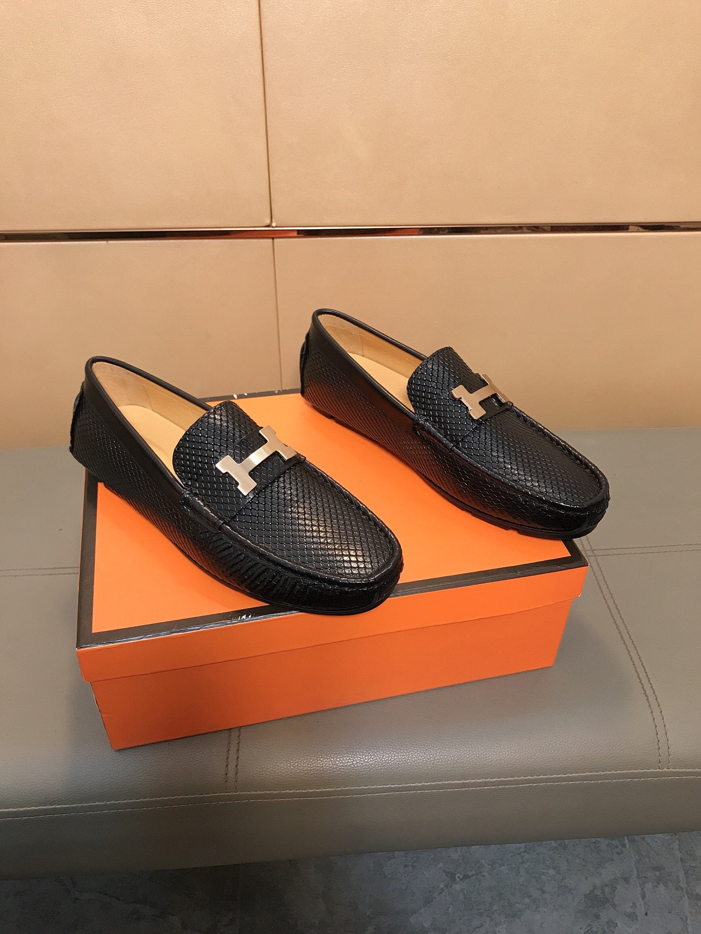 HM Men's Casual Loafers Black Ostrich-embossed Cowhide 892126