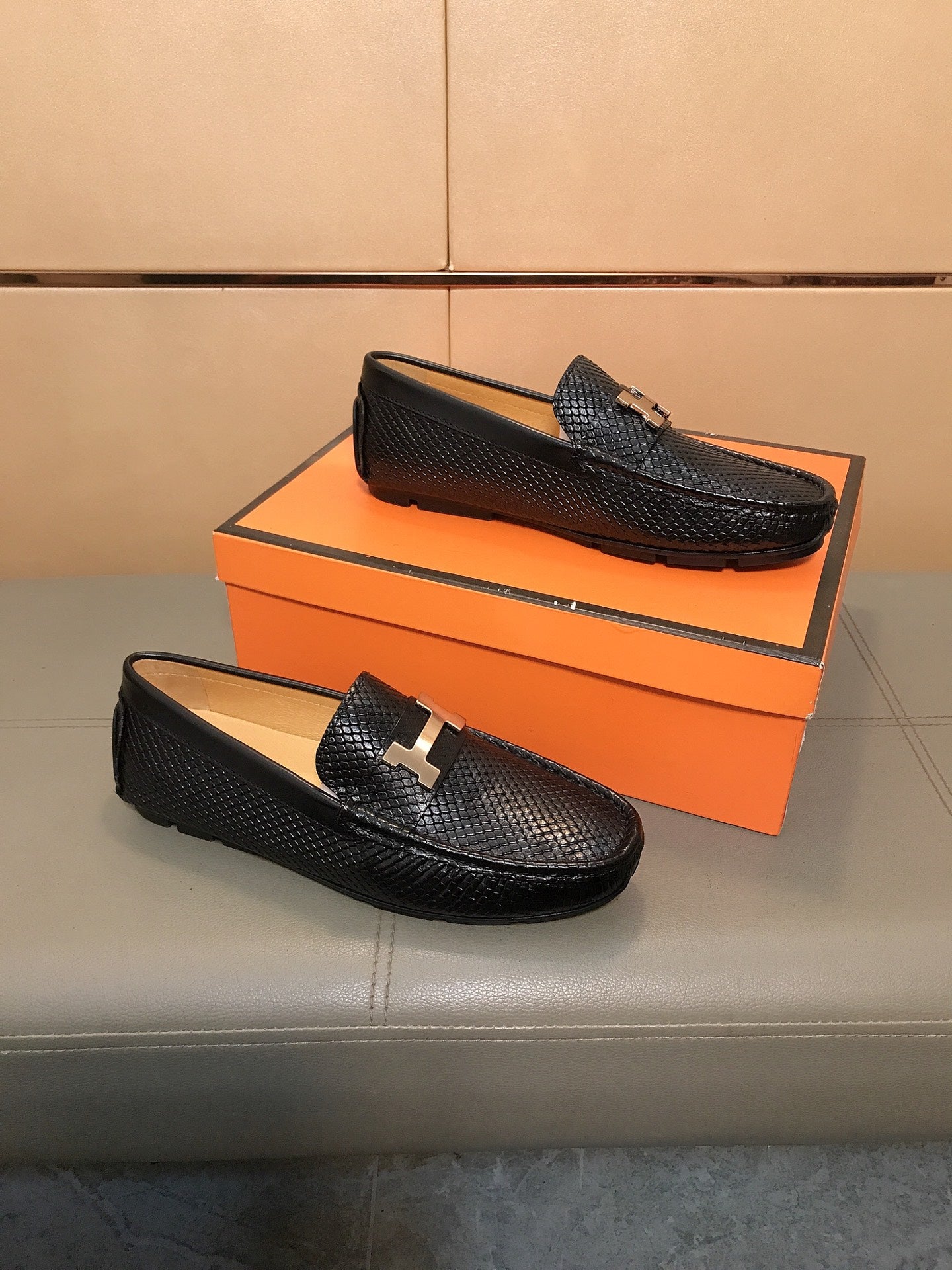 HM Men's Casual Loafers Black Ostrich-embossed Cowhide 892126