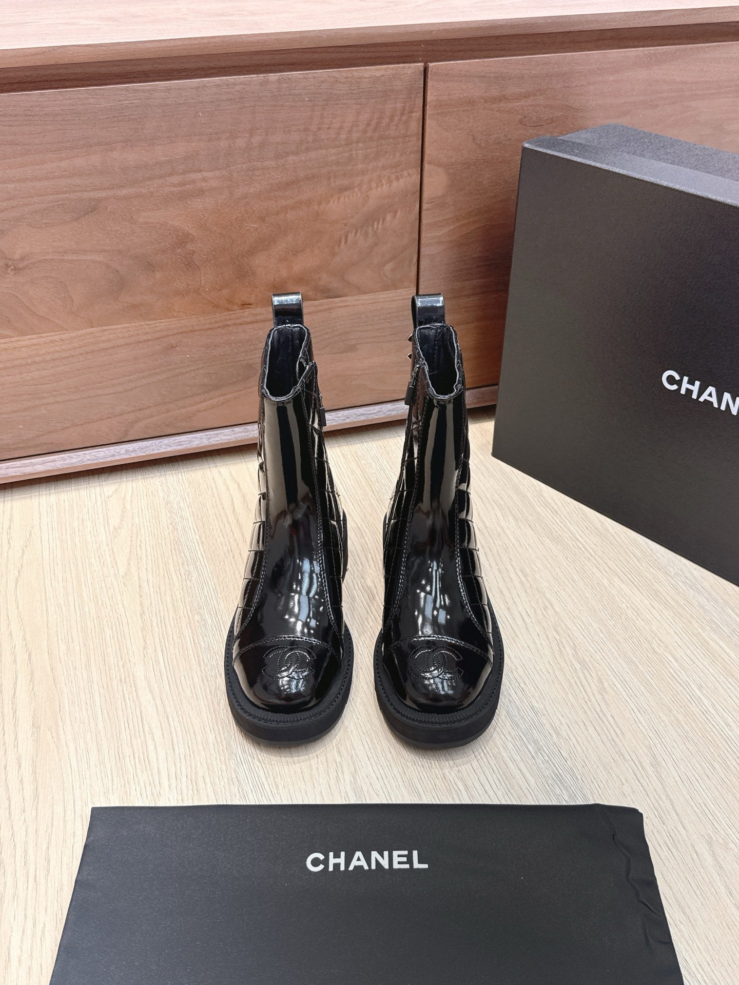 CC 25s Knight Ankle Boots 50mm Black Quilted Patent Leather 461560