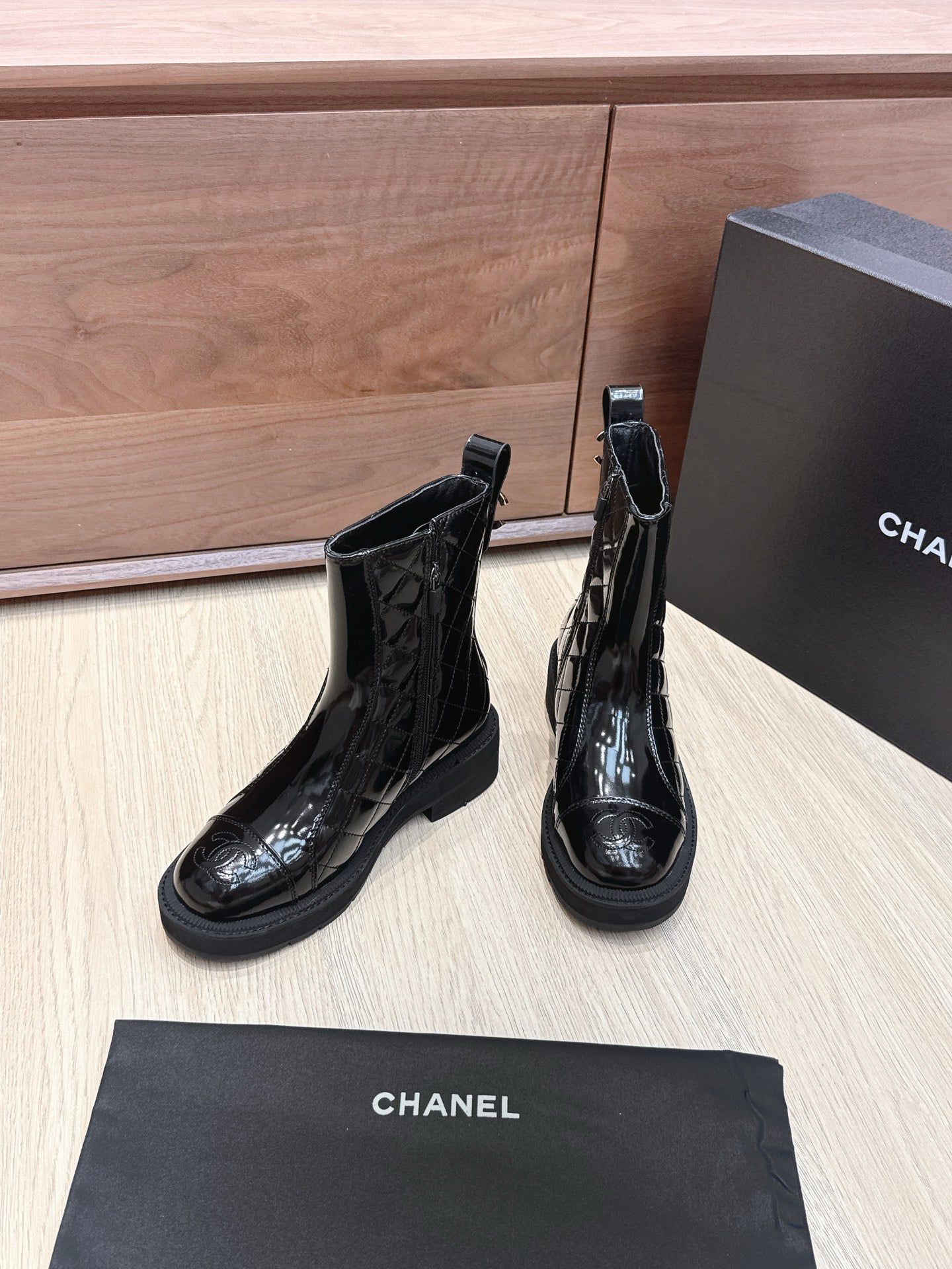 CC 25s Knight Ankle Boots 50mm Black Quilted Patent Leather 461560