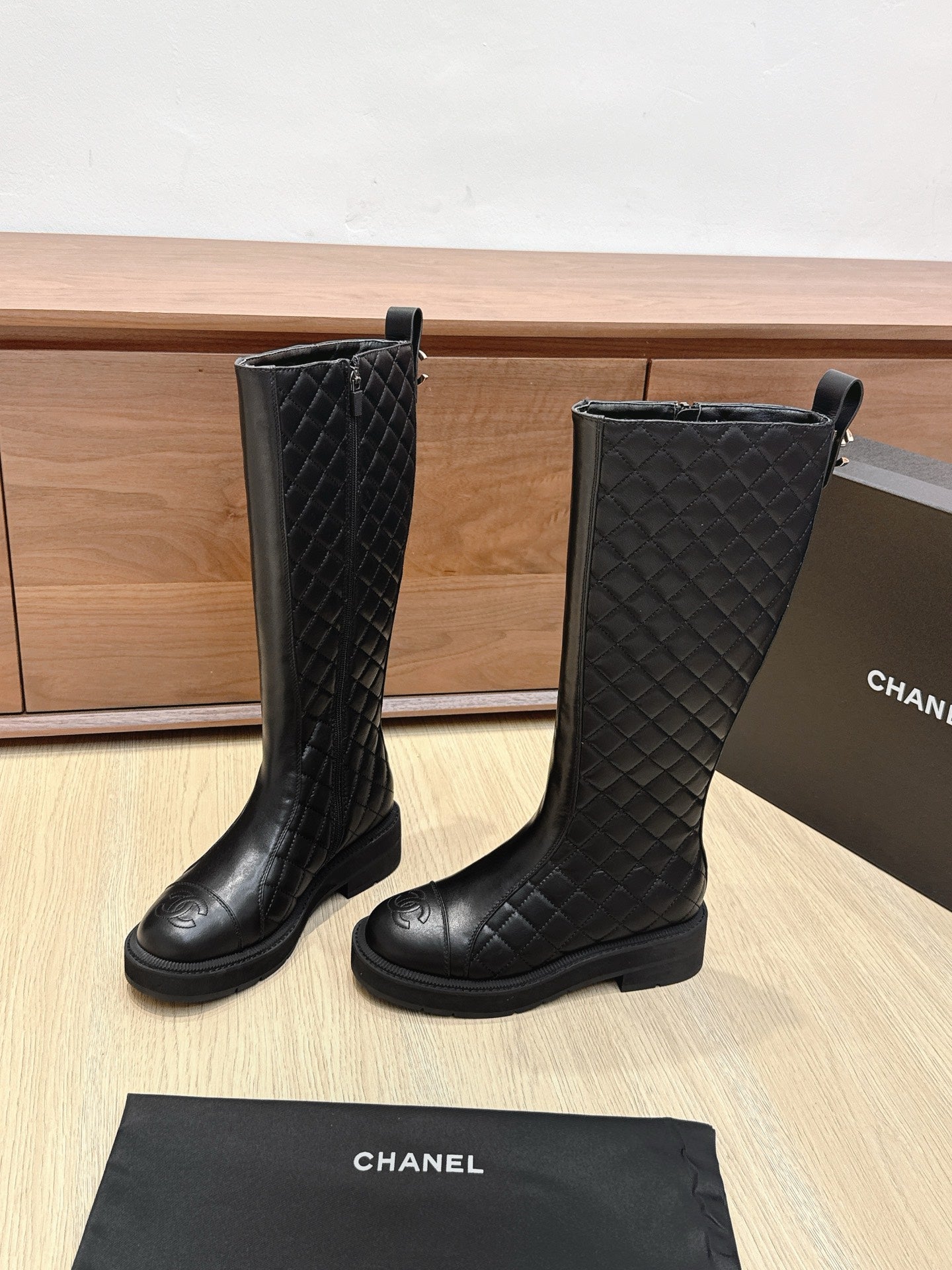CC 25s Knight Long Boots 50mm Black Quilted Cowhide 461561