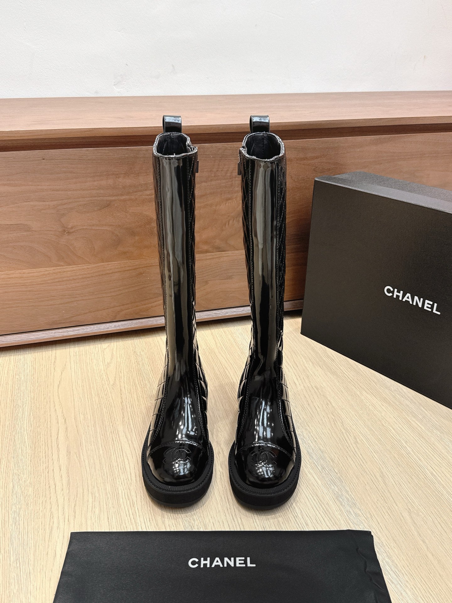 CC 25s Knight Long Boots 50mm Black Quilted Patent Leather 461562