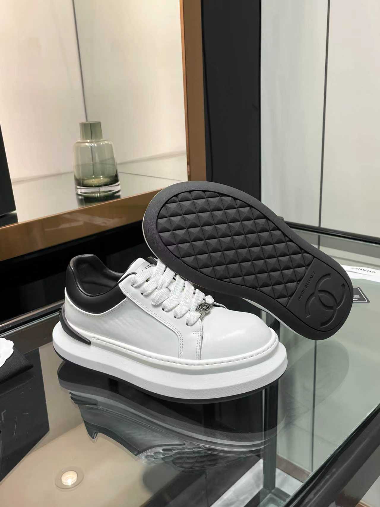 CC 26s Oversized Sneaker White Black Lambskin 935464