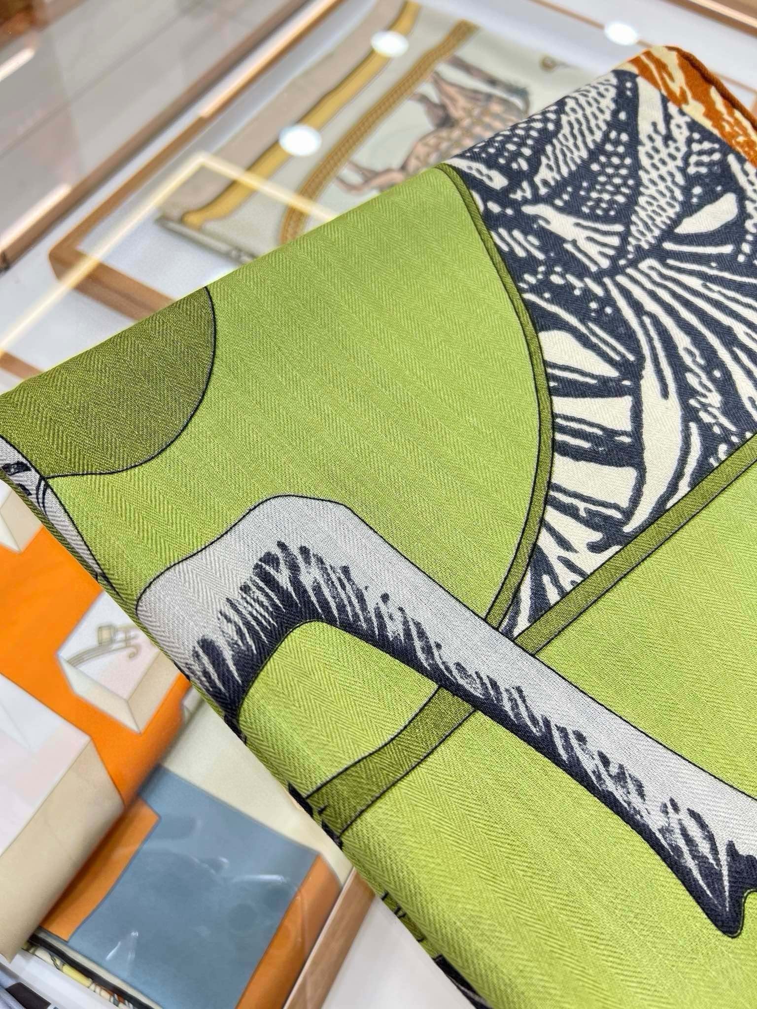 Cavalier en Formes shawl 140 CM In Colorful Cashmere And Silk 227893