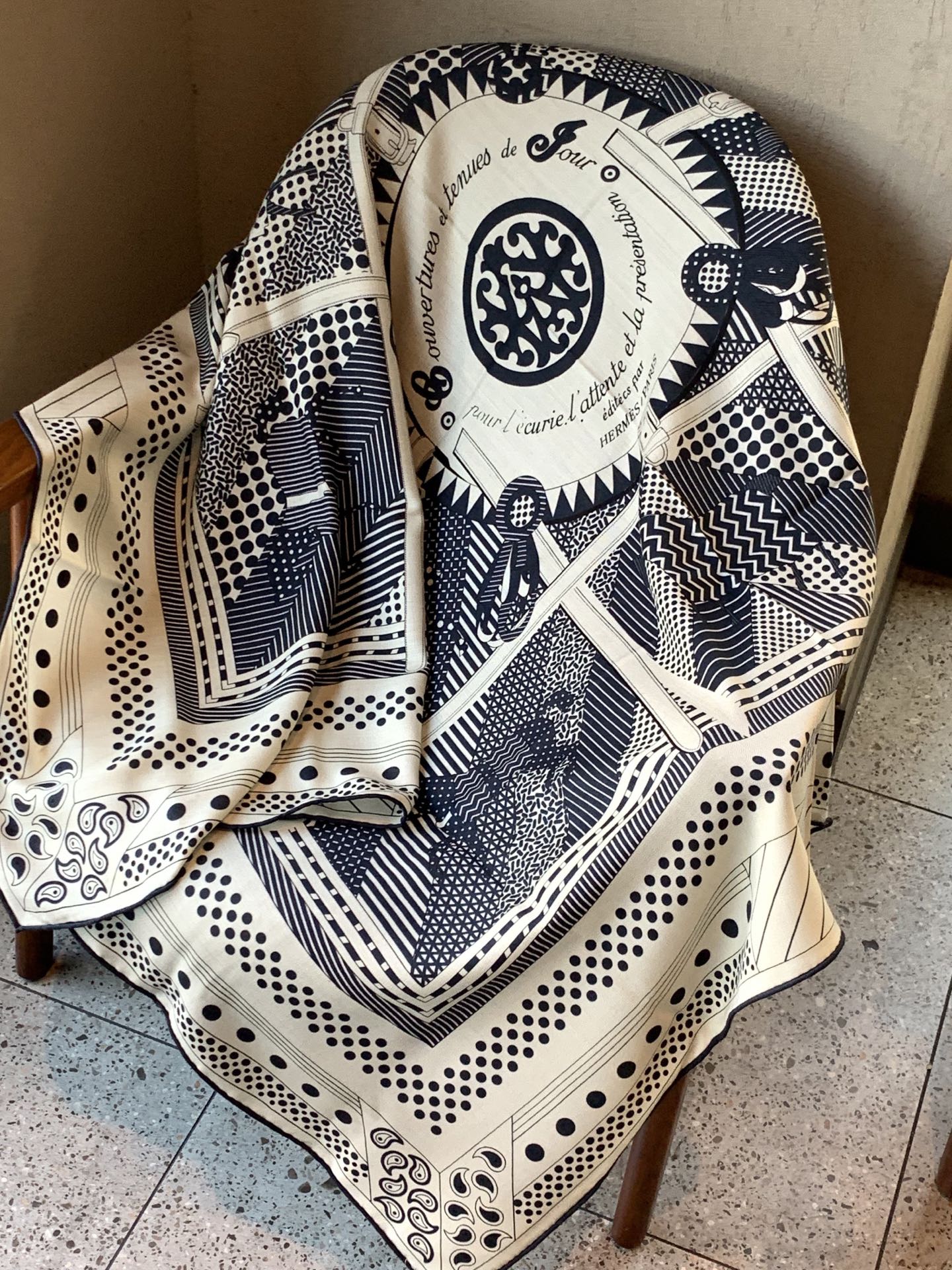 Couvertures et Tenues de Jour Bandana Scarf 135x135cm Ivory Colorful Cashmere Silk