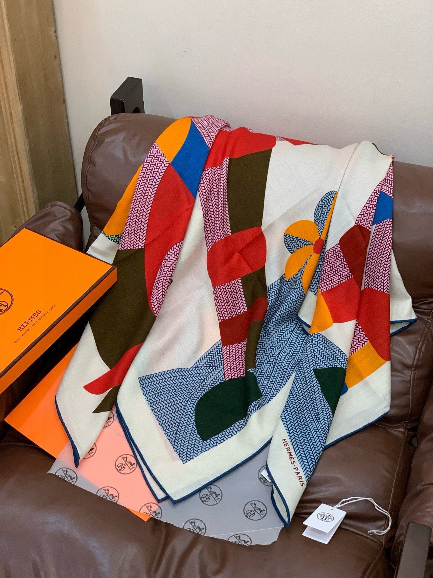 HM Mon Premier Galop Shawl 140cm White Colorful Cashmere Silk 168118