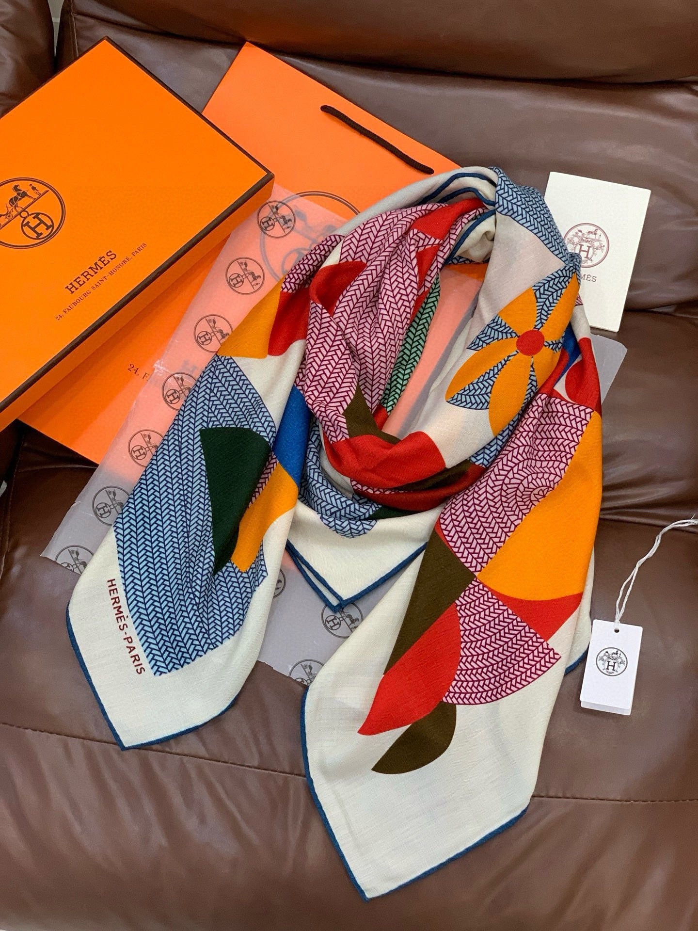 HM Mon Premier Galop Shawl 140cm White Colorful Cashmere Silk 168118