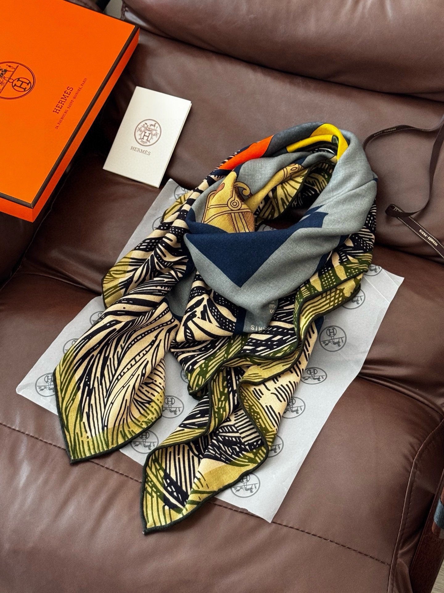 Cavalier en Formes shawl 140cm Gray Colorful Cashmere Silk 168141