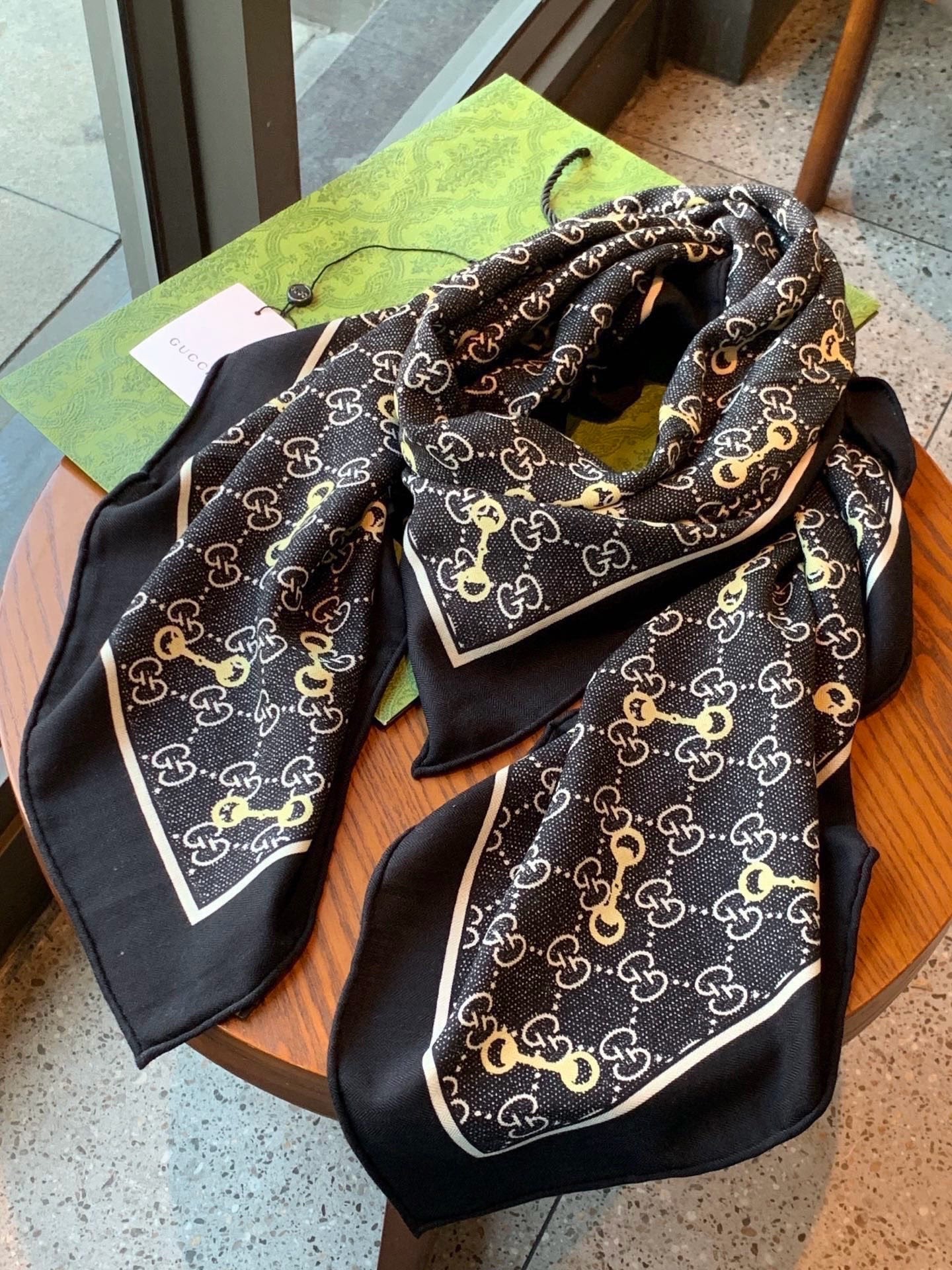 GG Scarf 135x135cm Dark Blue Cashmere Silk 286276
