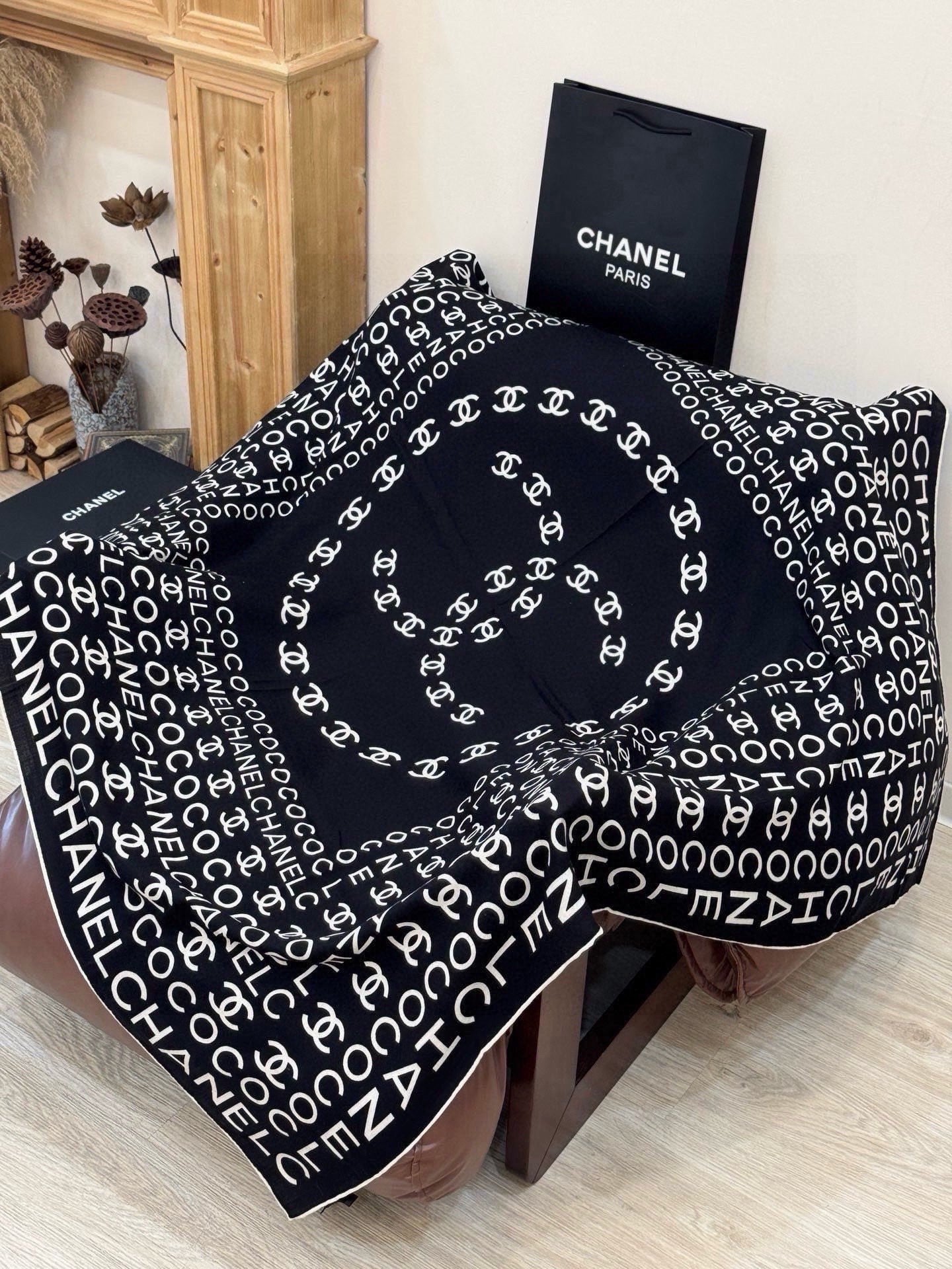 CC 26s Scarf 135x135 Black Cashmere mulberry Silk 328847
