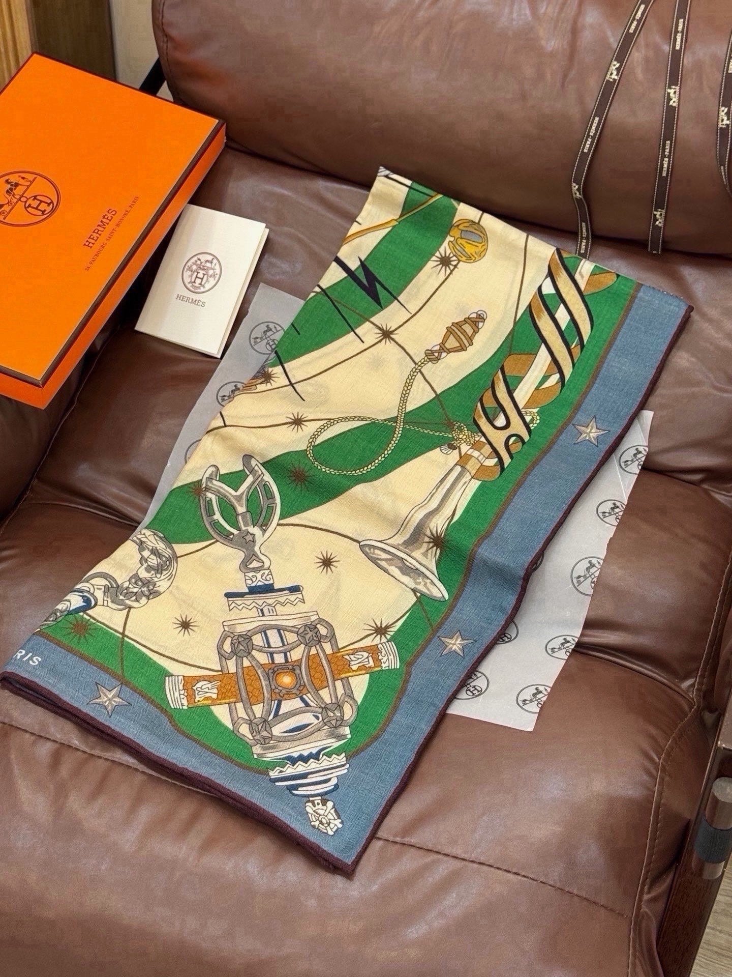 HM 26s Scarf 140 In Cashmere And Silk 216491