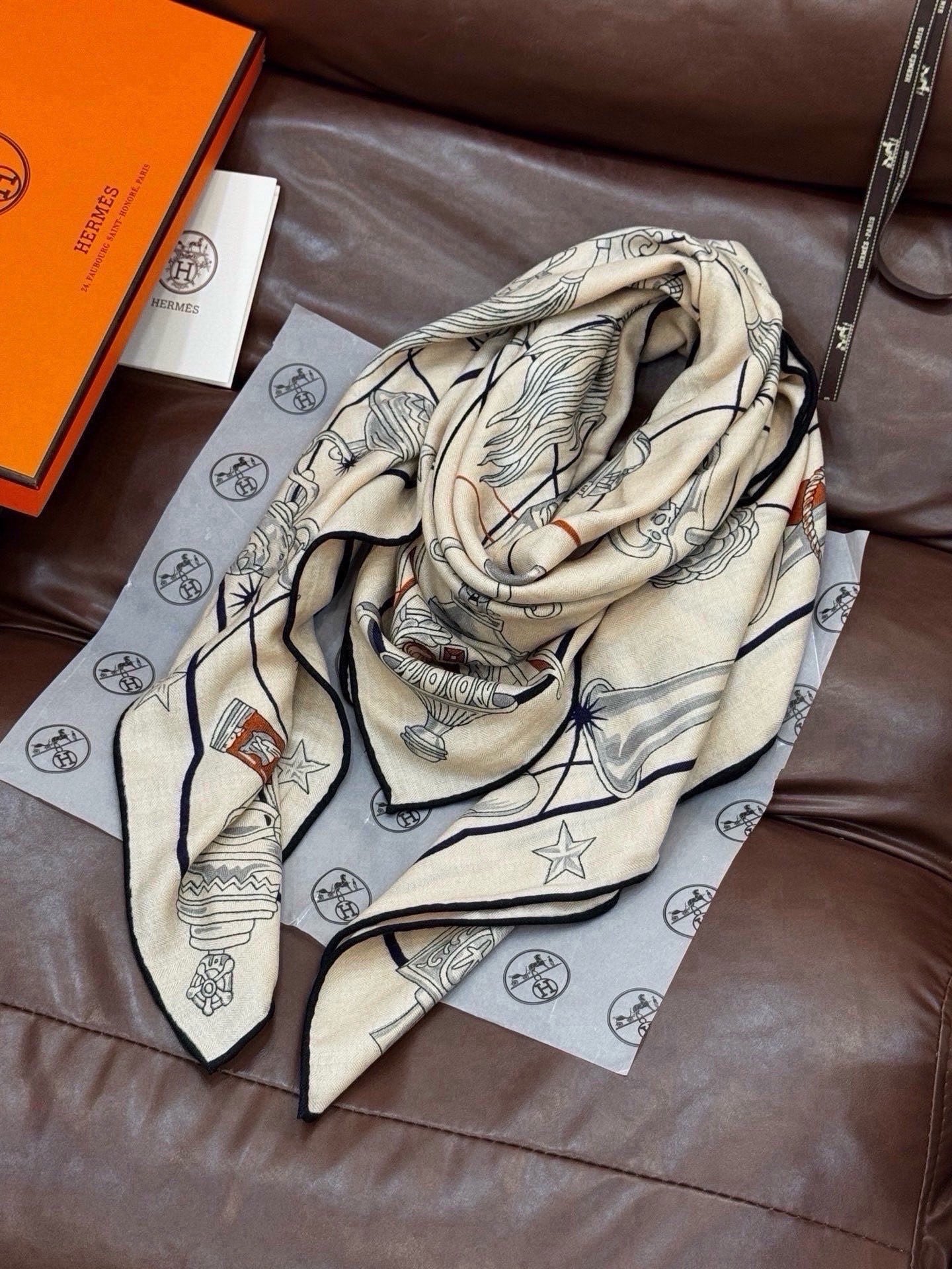 HM 26s Scarf 140 In Cashmere And Silk 216490
