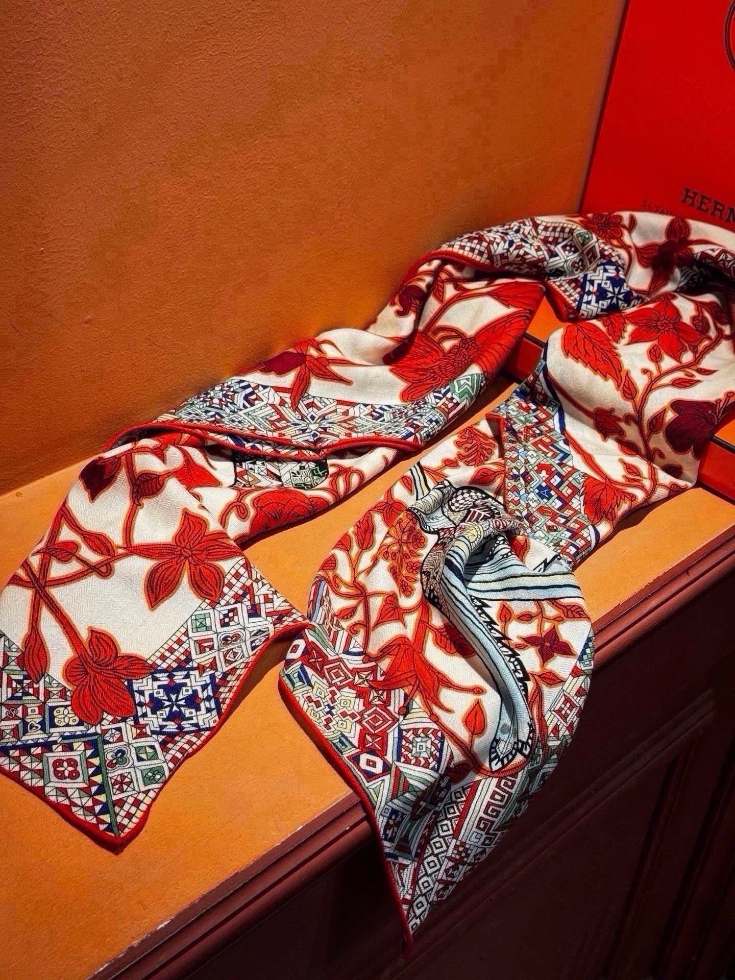 HM 26s Scarf 140 In Cashmere And Silk 216485