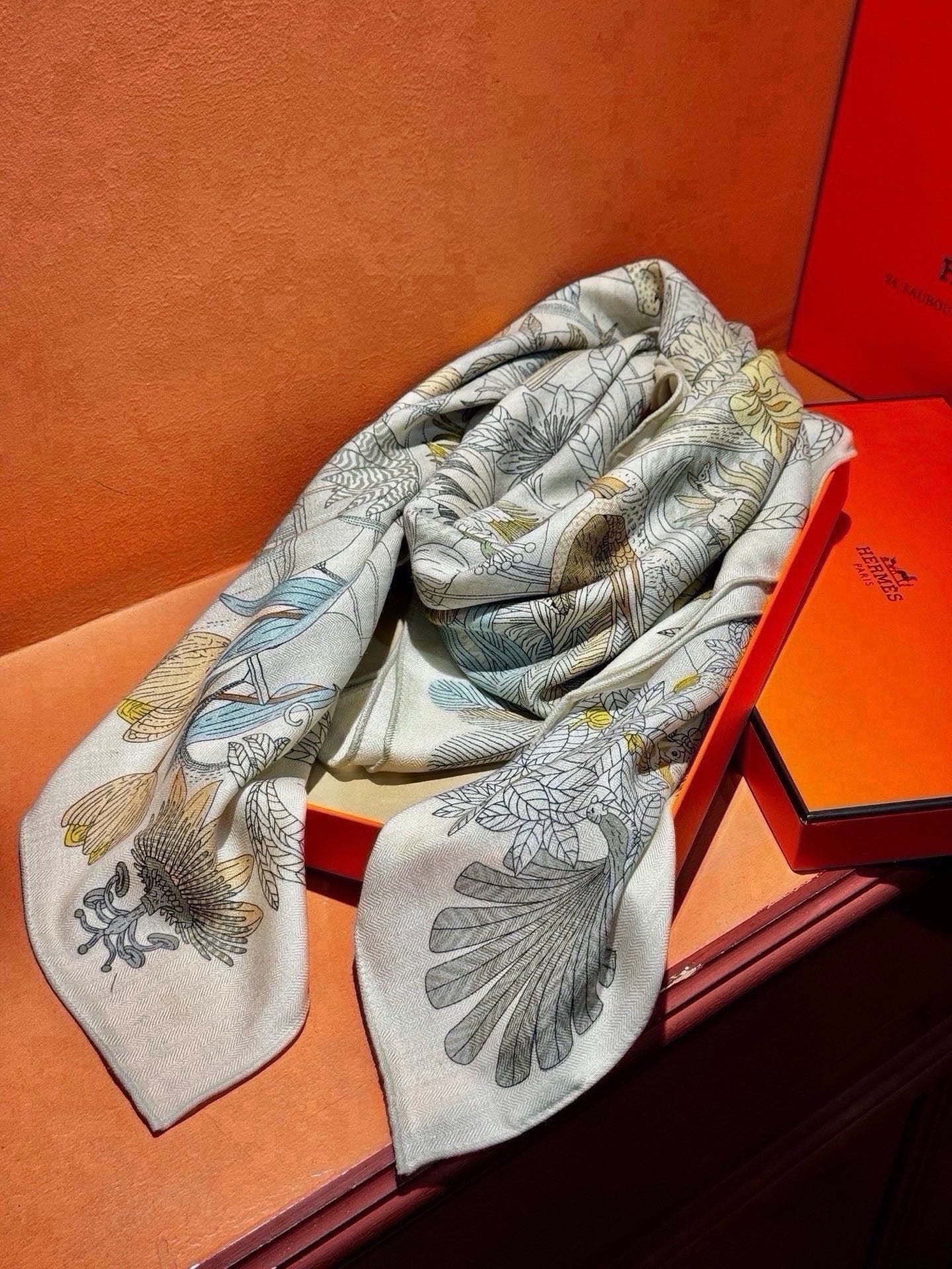 HM 26s Scarf 140 In Cashmere And Silk 441167