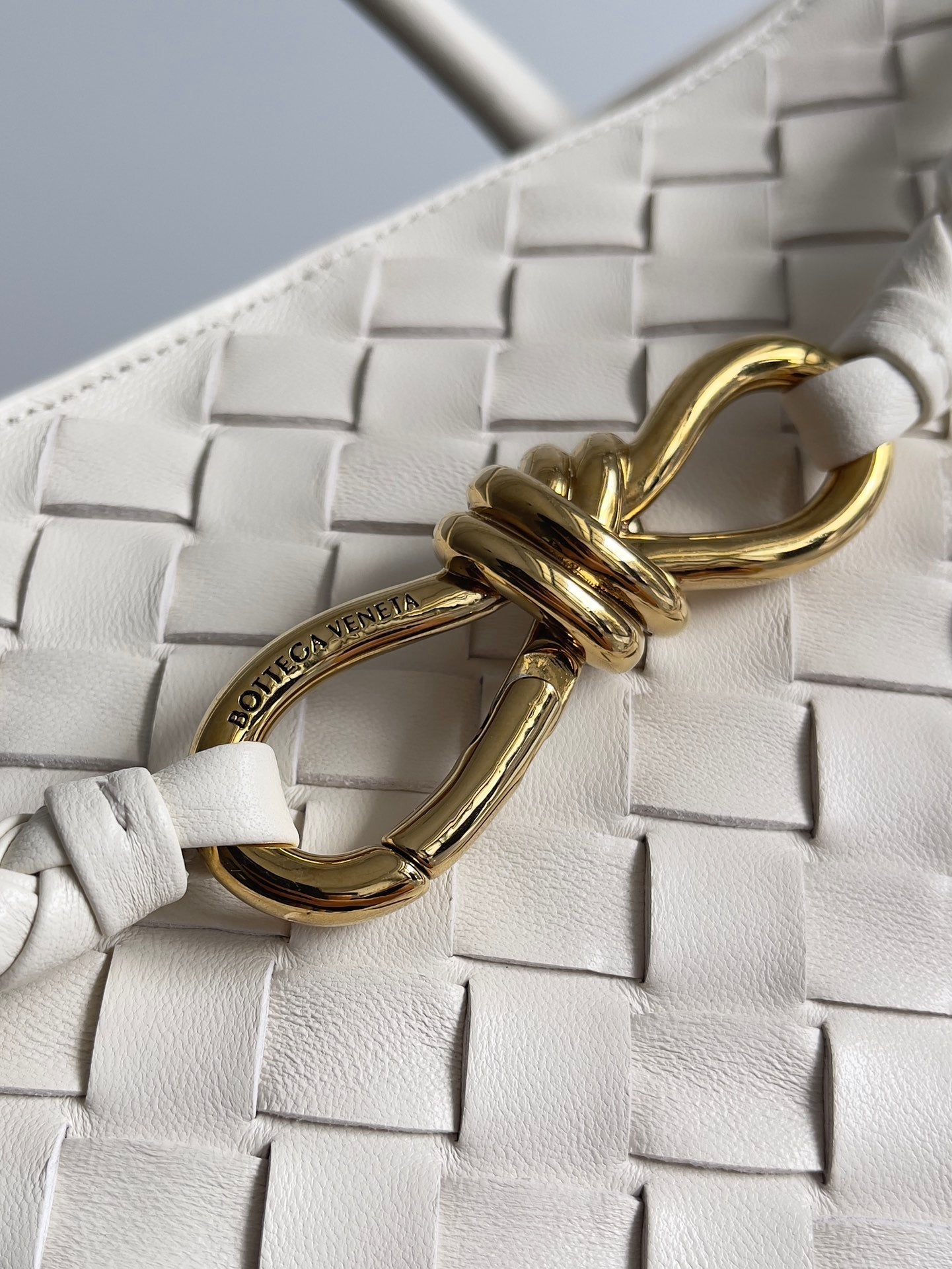 BV Large Andiamo 45 In Cream Lambskin Ghw 209096