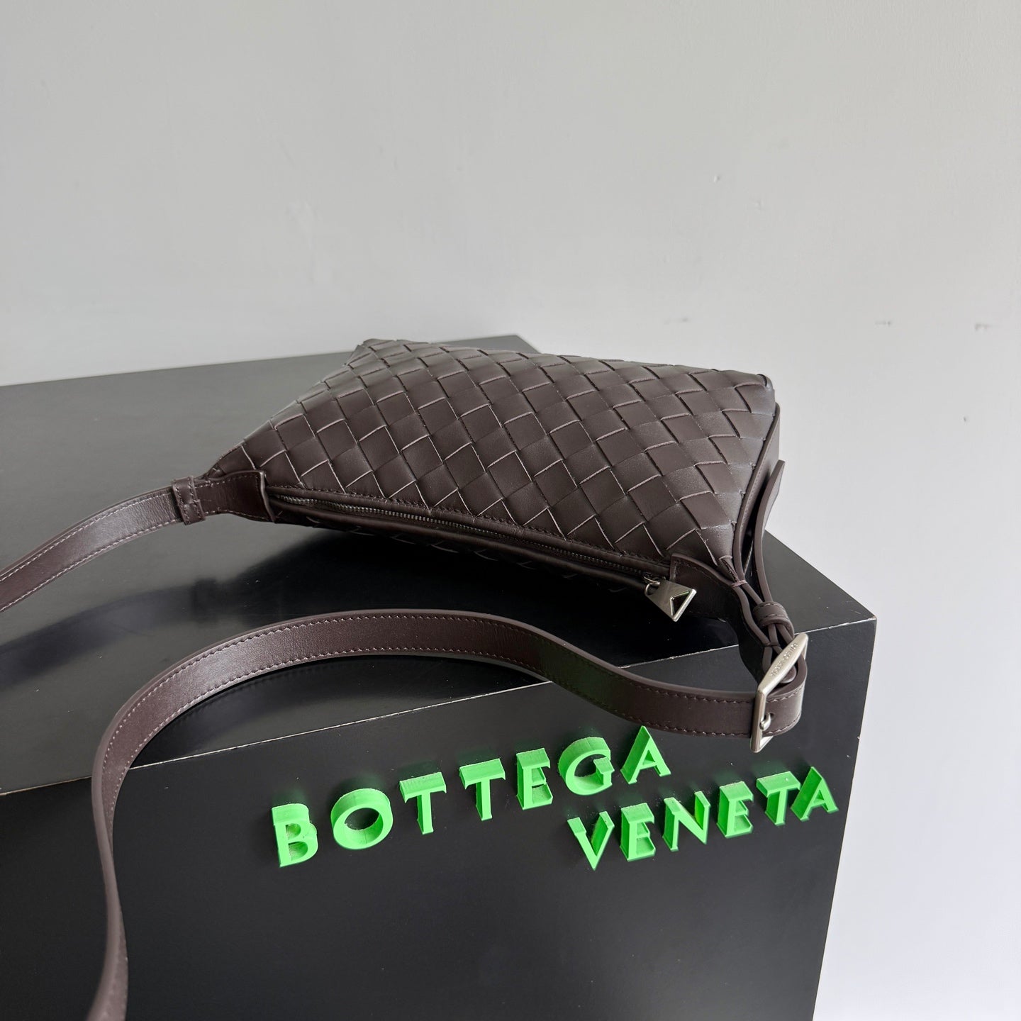 BV Traveler Phone Pouch Coffee Intrecciato Calfskin