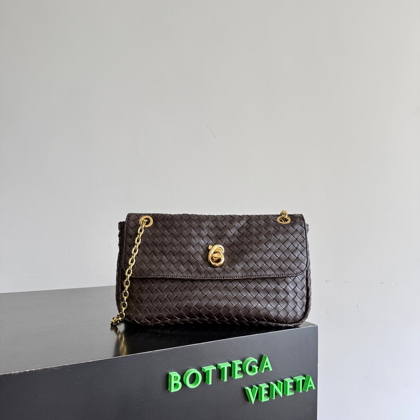 BV 26s Madison Bag 27cm Coffee Intrecciato Leather