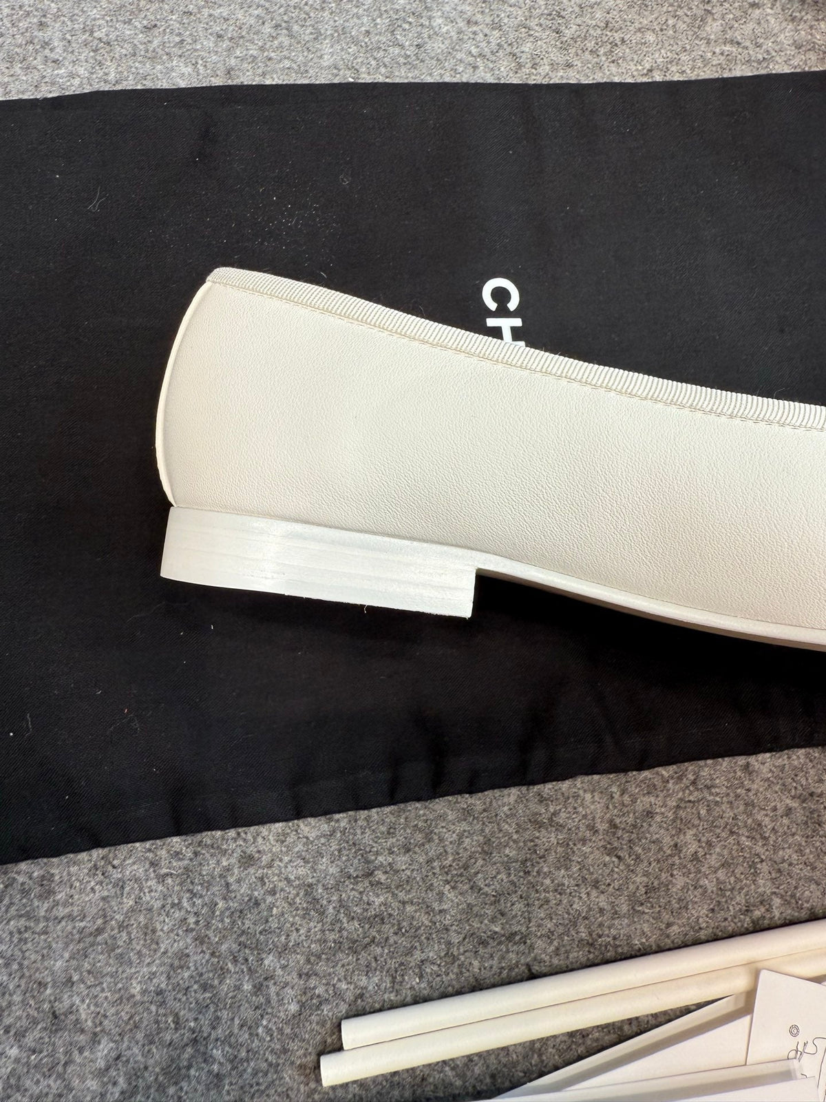CC 26C Ballet Flats 1cm White Beige Leather 118956