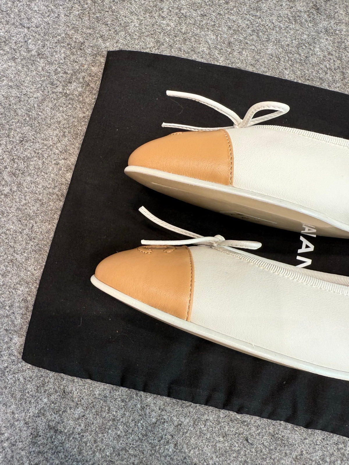 CC 26C Ballet Flats 1cm White Beige Leather 118956